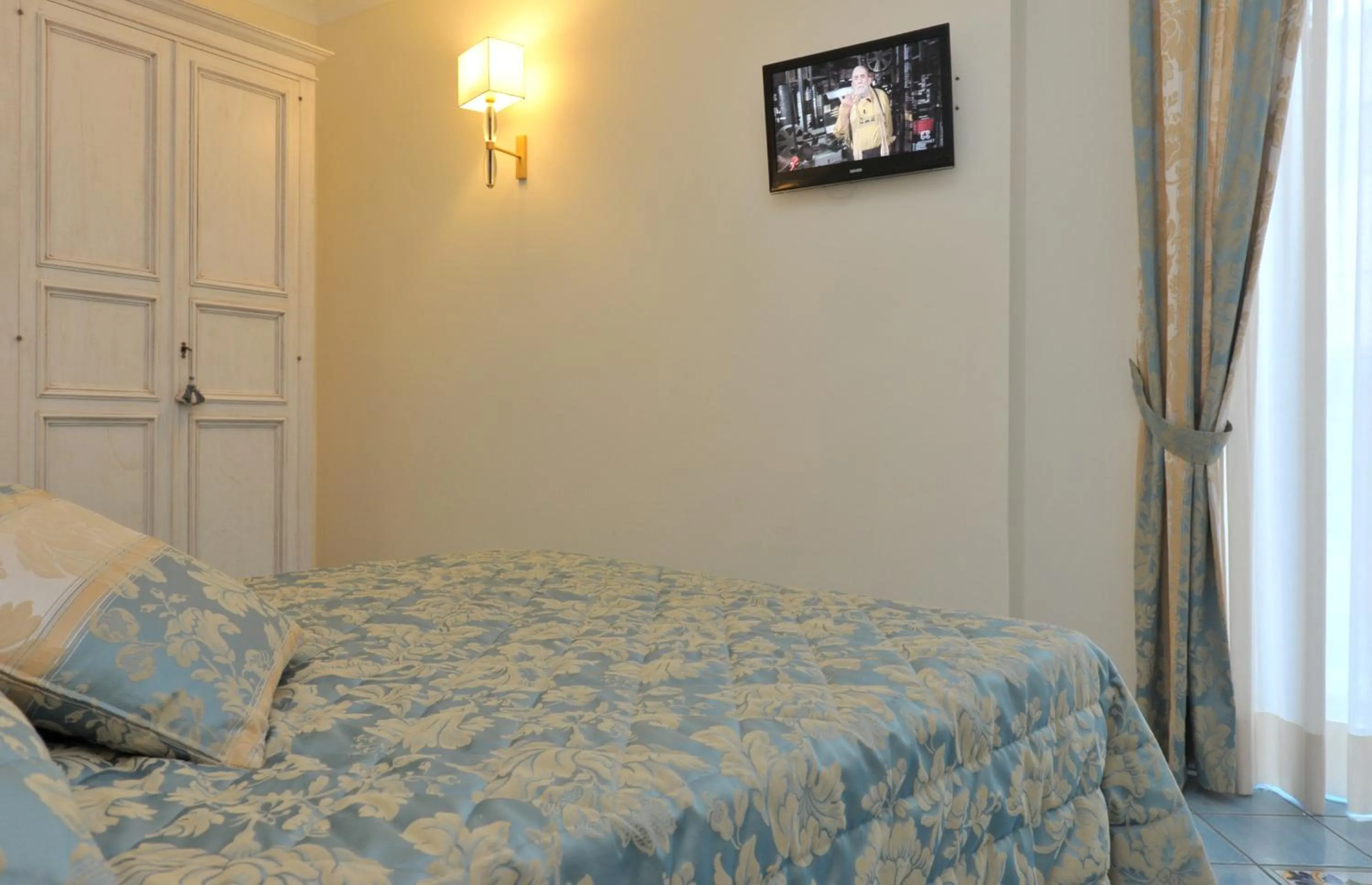 Photo of the whole room, Bed in Hotel Santa Lucia