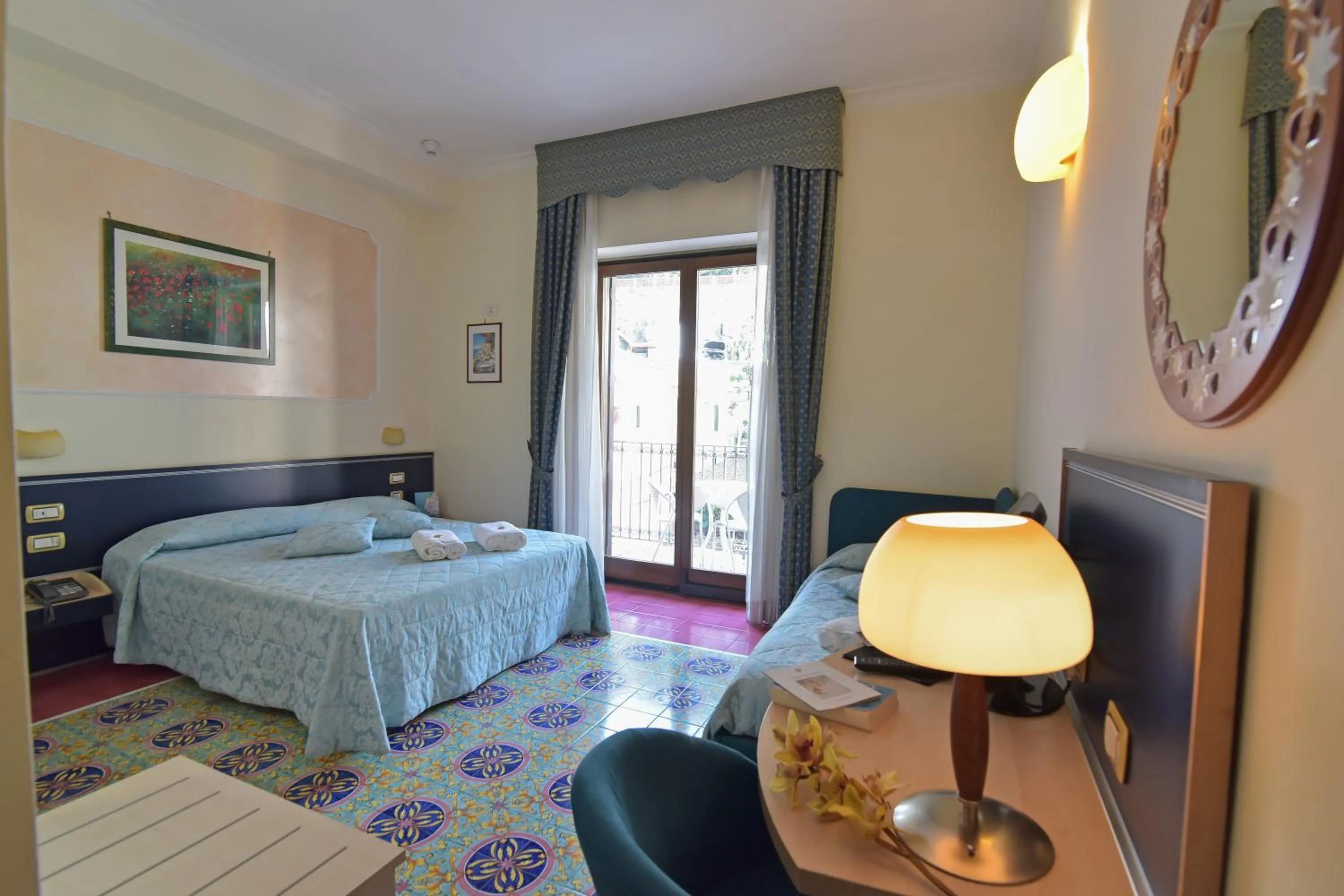 Balcony/Terrace, Bed in Hotel Santa Lucia