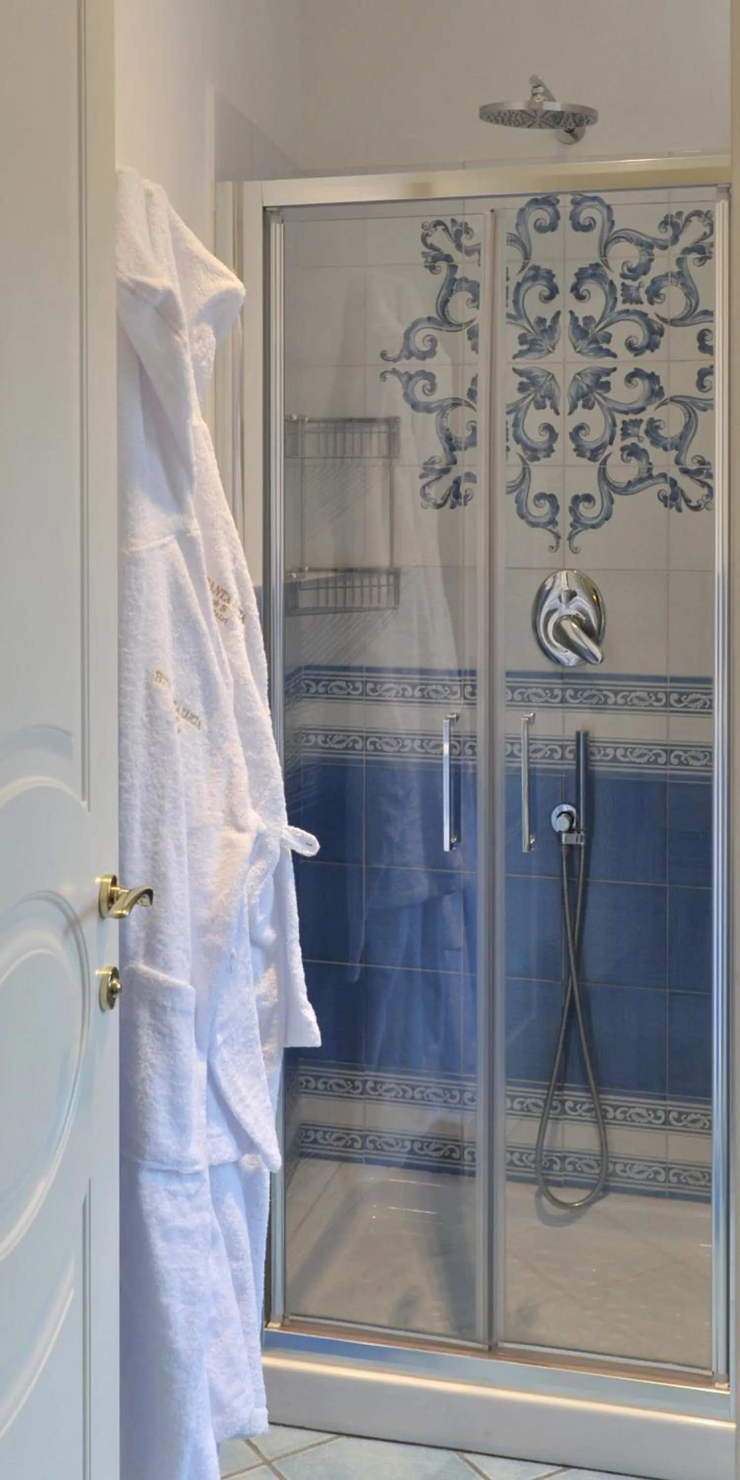 Shower in Hotel Santa Lucia