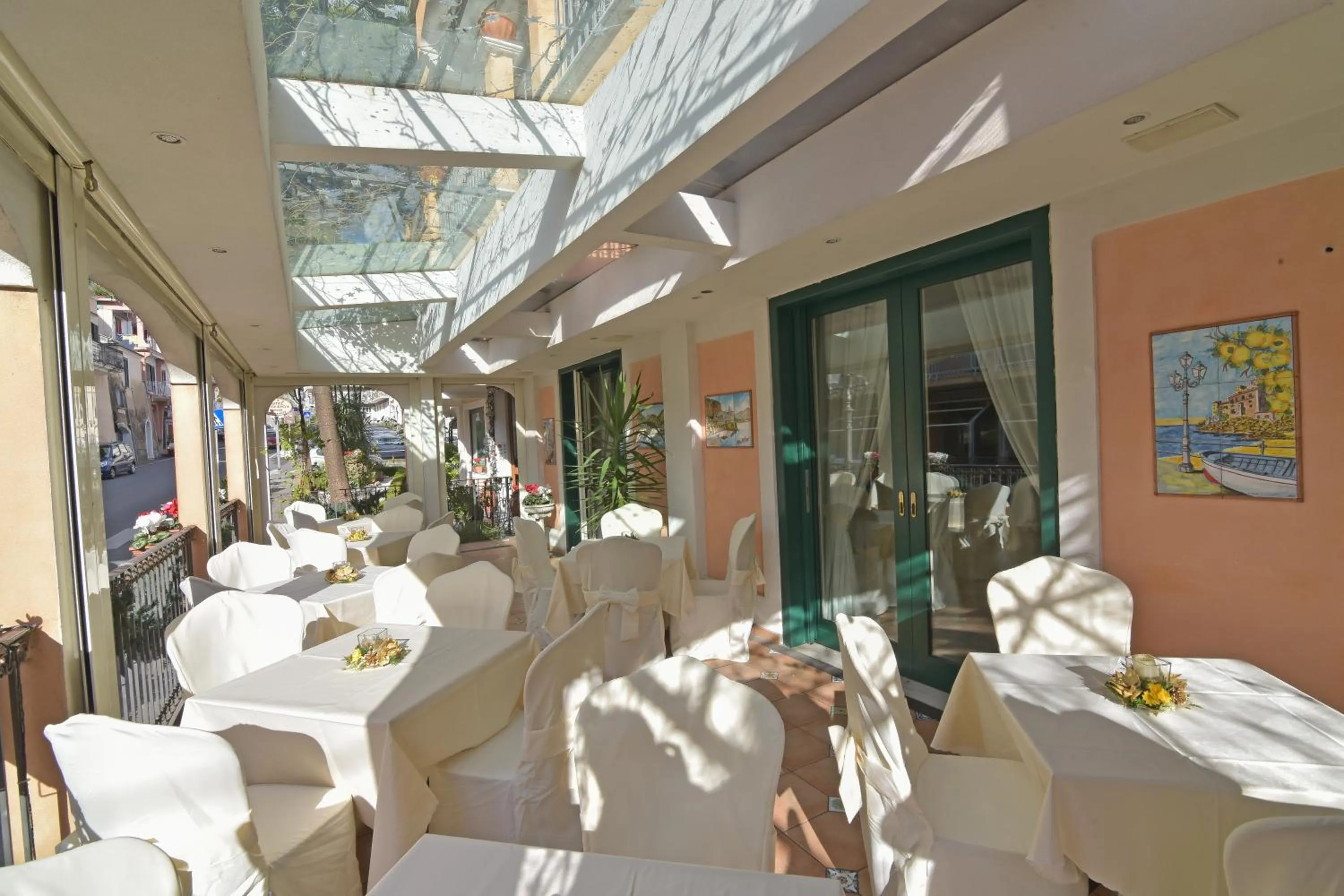 Restaurant/places to eat in Hotel Santa Lucia