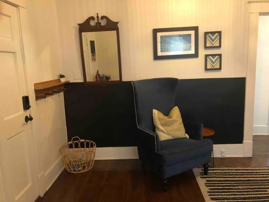 J Birds’ Bungalow in the heart of Midtown