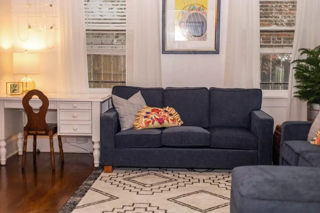 J Birds’ Bungalow in the heart of Midtown