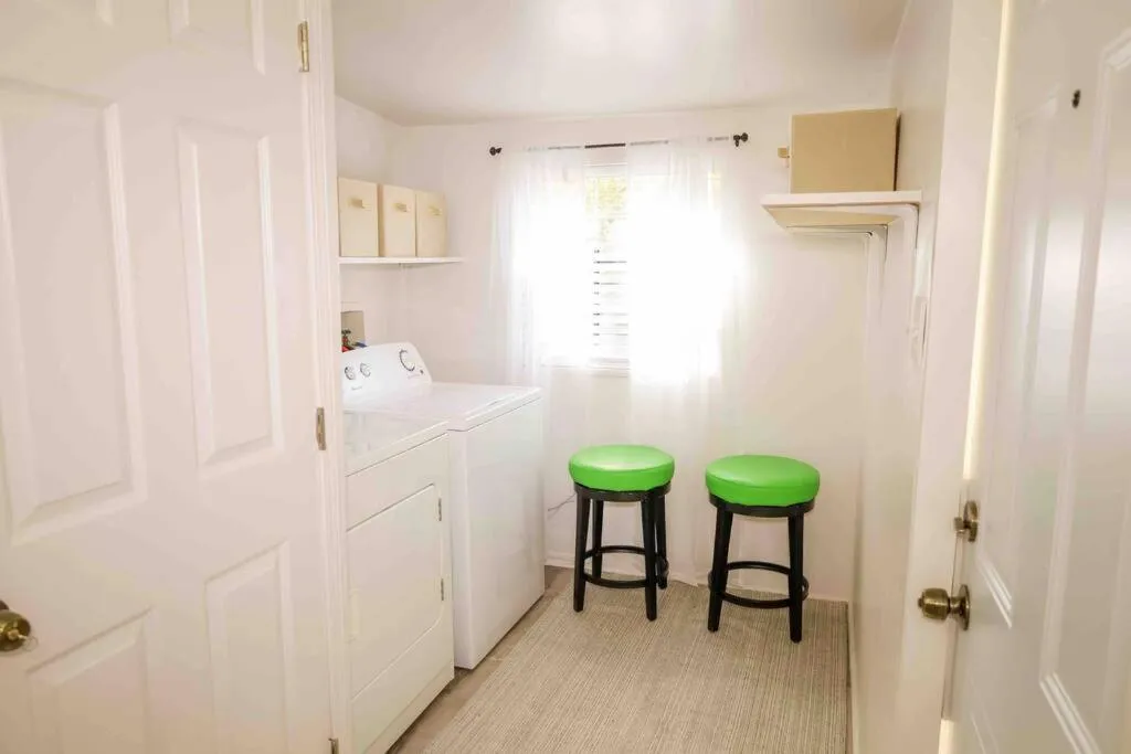 J Birds’ Bungalow in the heart of Midtown