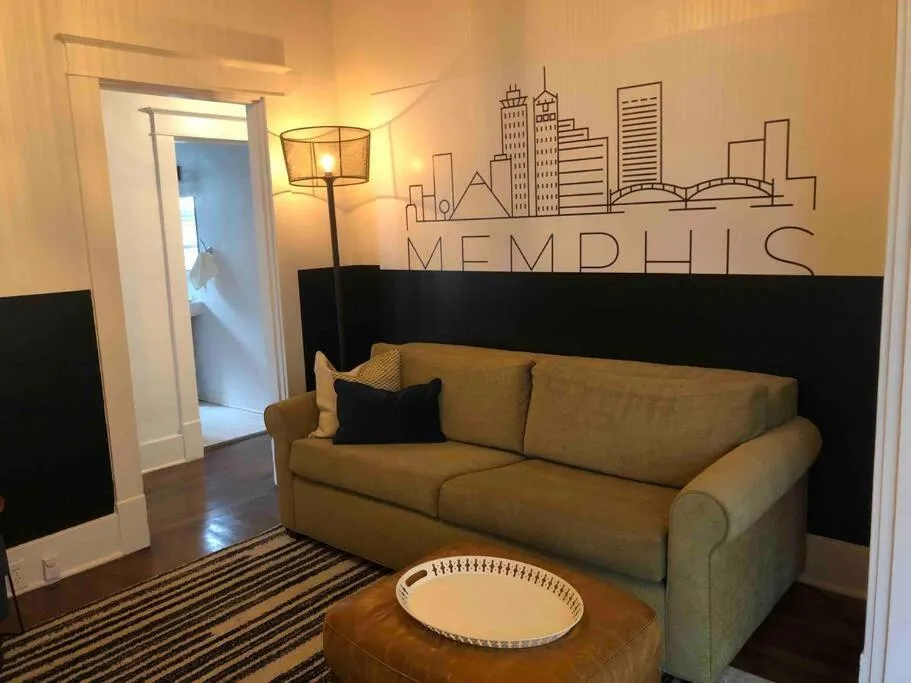 J Birds’ Bungalow in the heart of Midtown