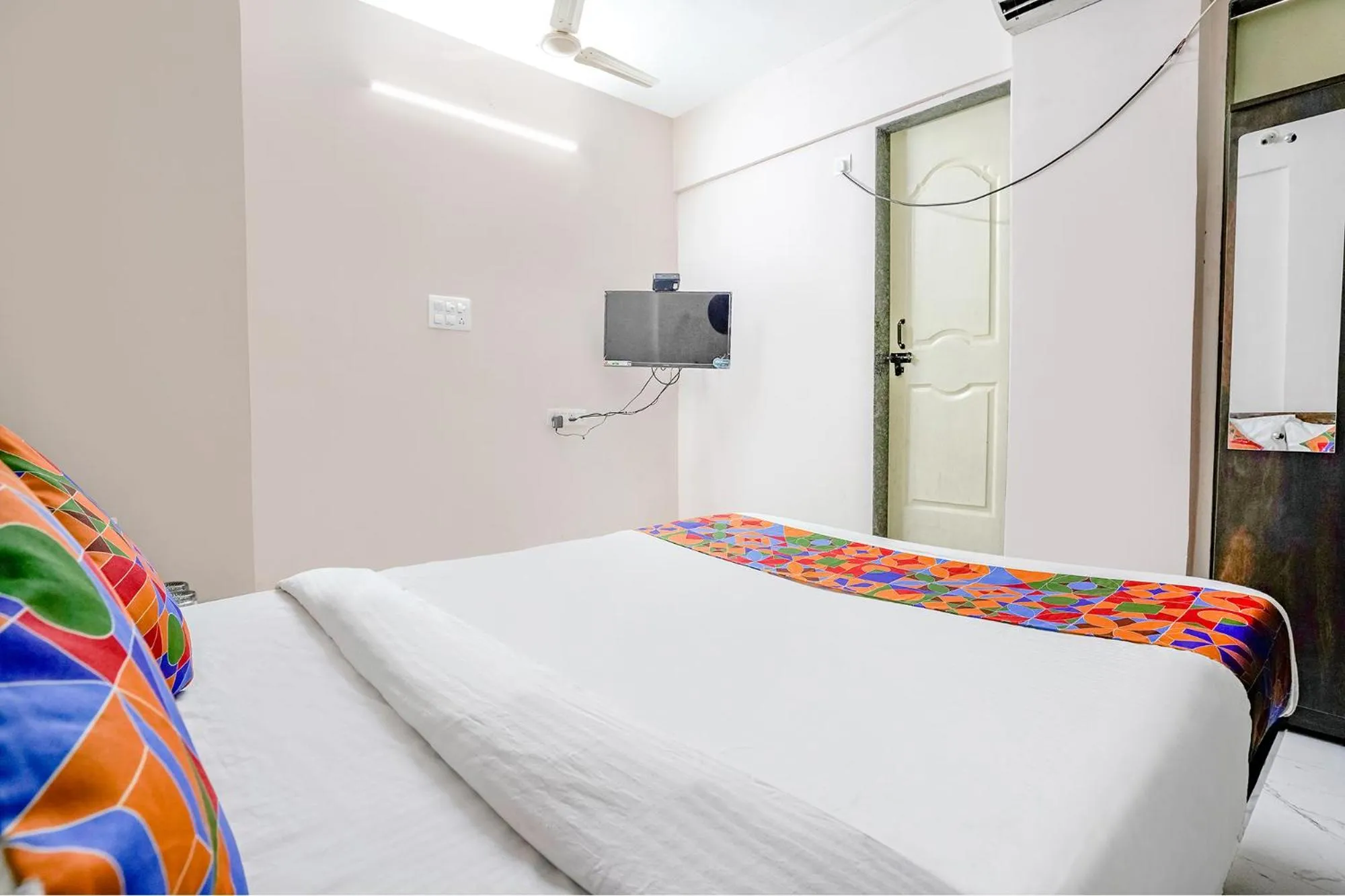 Communal lounge/ TV room, Bed in Via Wakad Villa - Nr Amar Business Zone