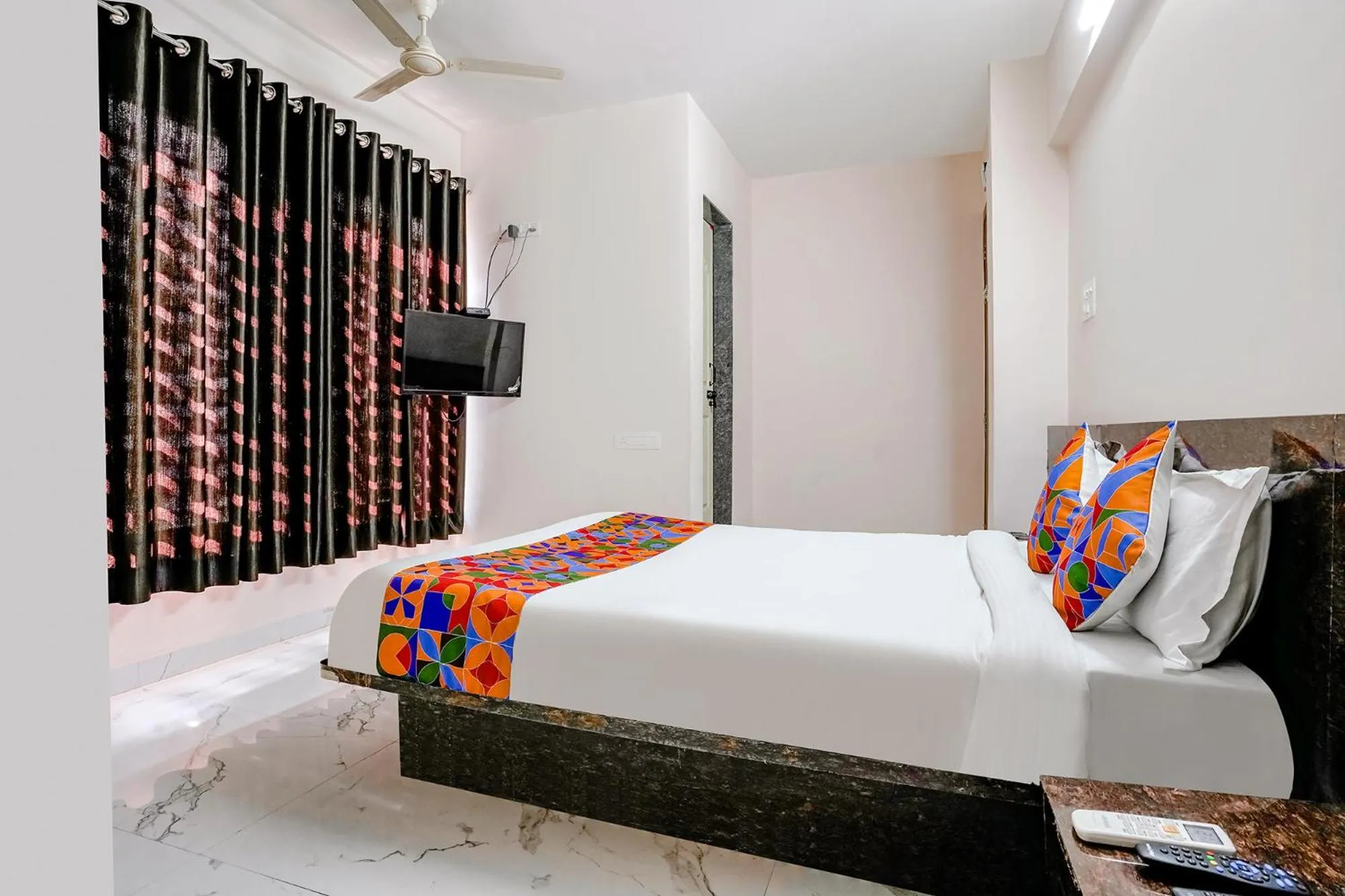 Communal lounge/ TV room, Bed in Via Wakad Villa - Nr Amar Business Zone