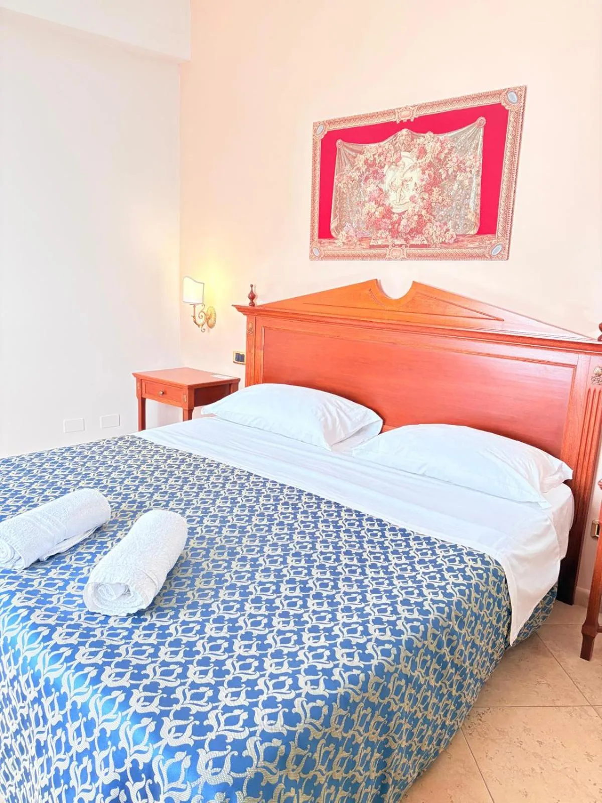 Bed in D'Angelo Palace Hotel