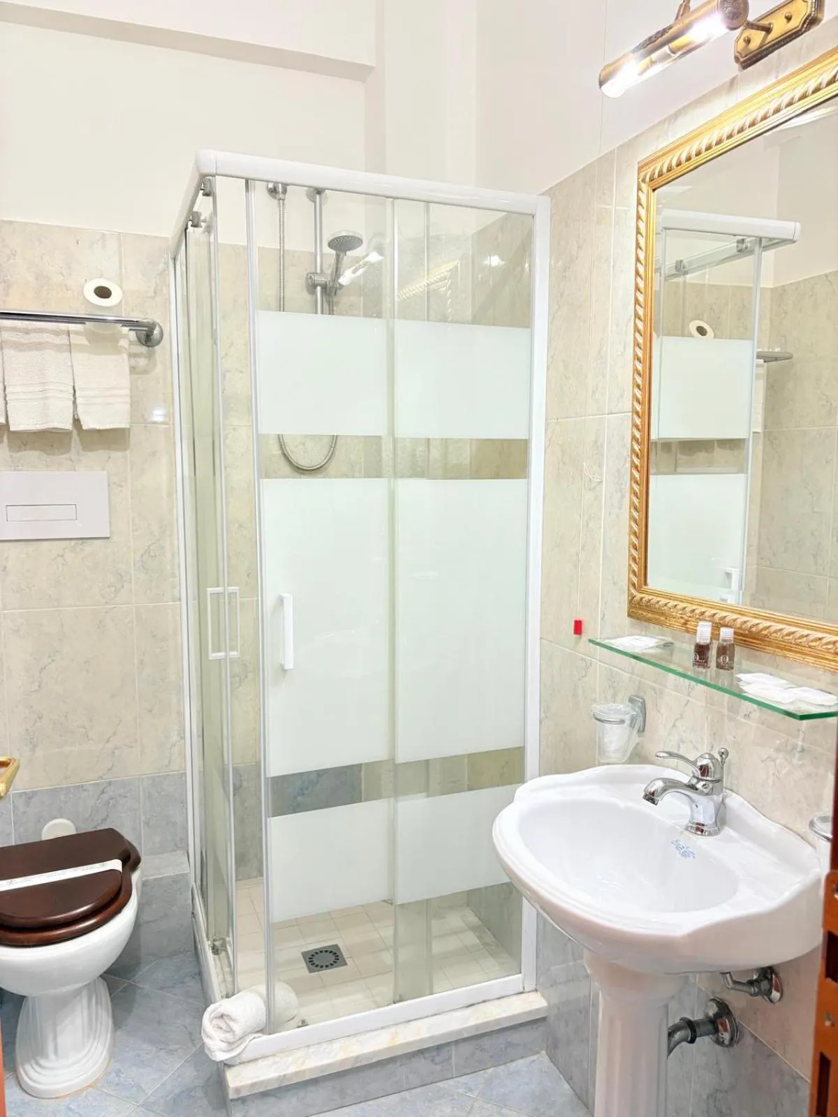 Bathroom in D'Angelo Palace Hotel