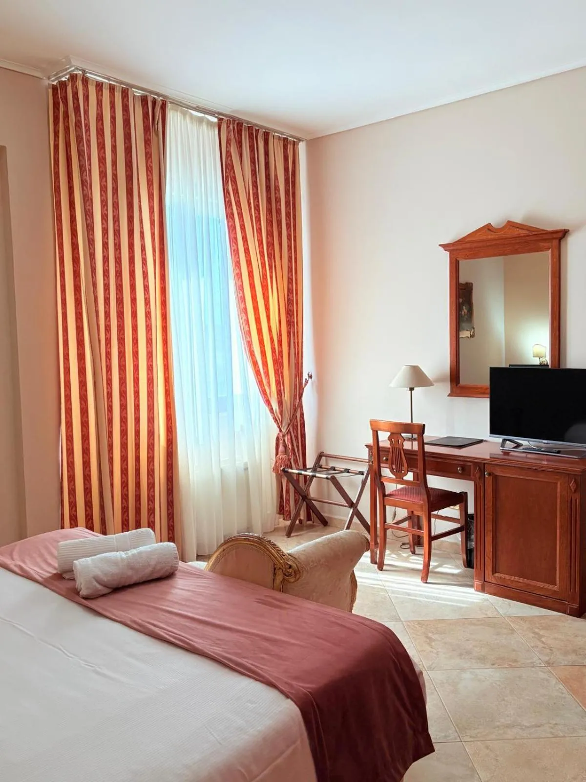 Bed in D'Angelo Palace Hotel