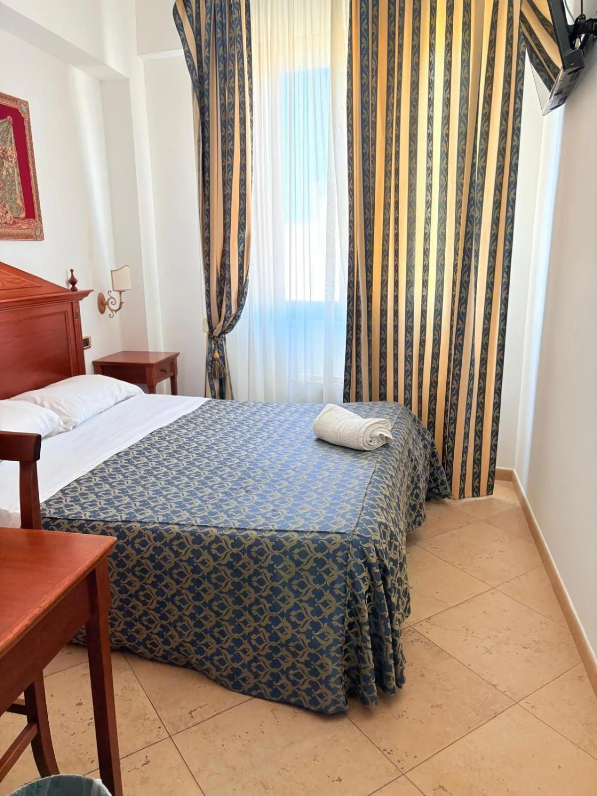 Bed in D'Angelo Palace Hotel