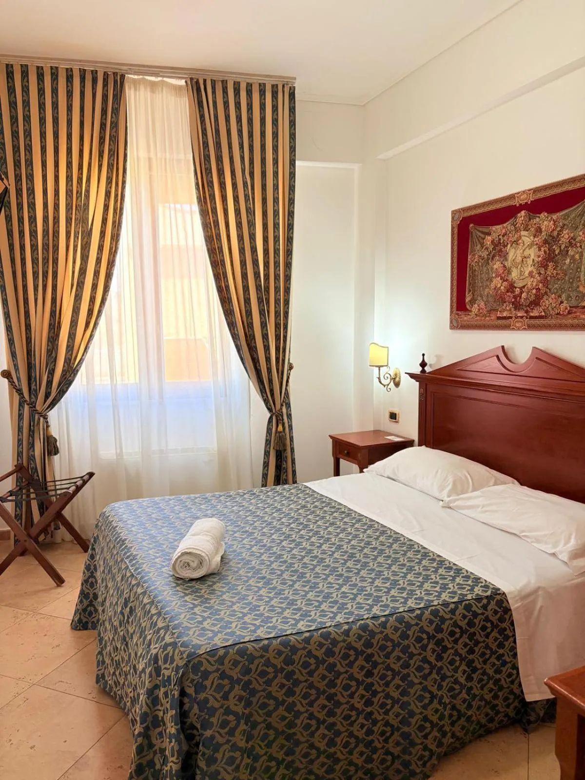 Photo of the whole room, Bed in D'Angelo Palace Hotel