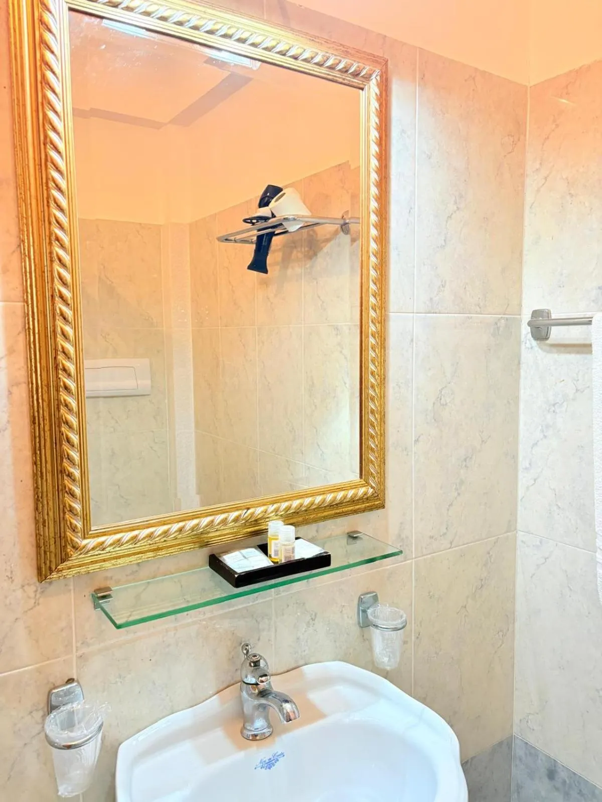 Bathroom in D'Angelo Palace Hotel