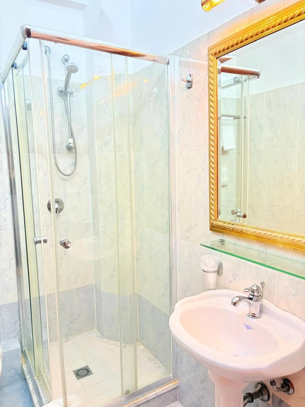 Bathroom in D'Angelo Palace Hotel