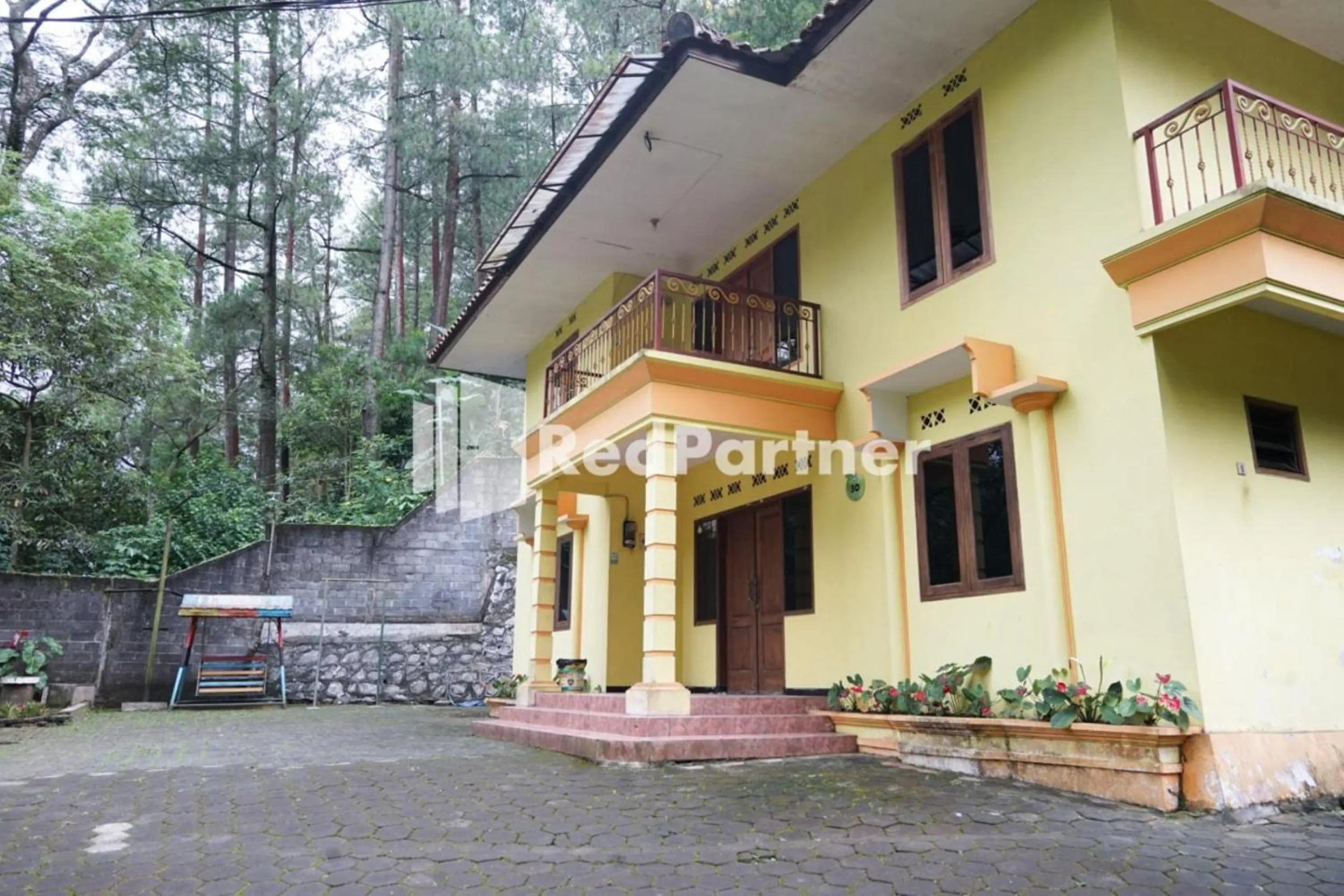 Property building in Villa Handayani Songgoriti RedPartner