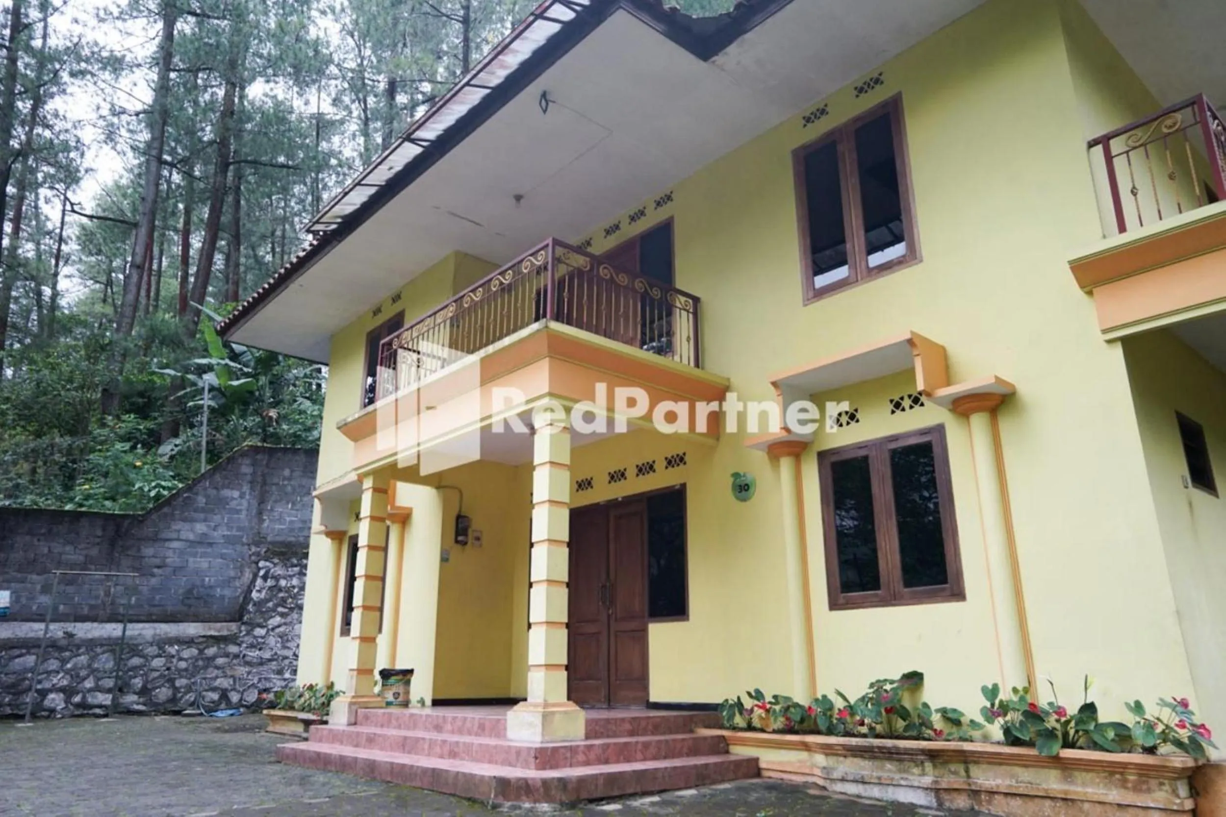 Property building in Villa Handayani Songgoriti RedPartner