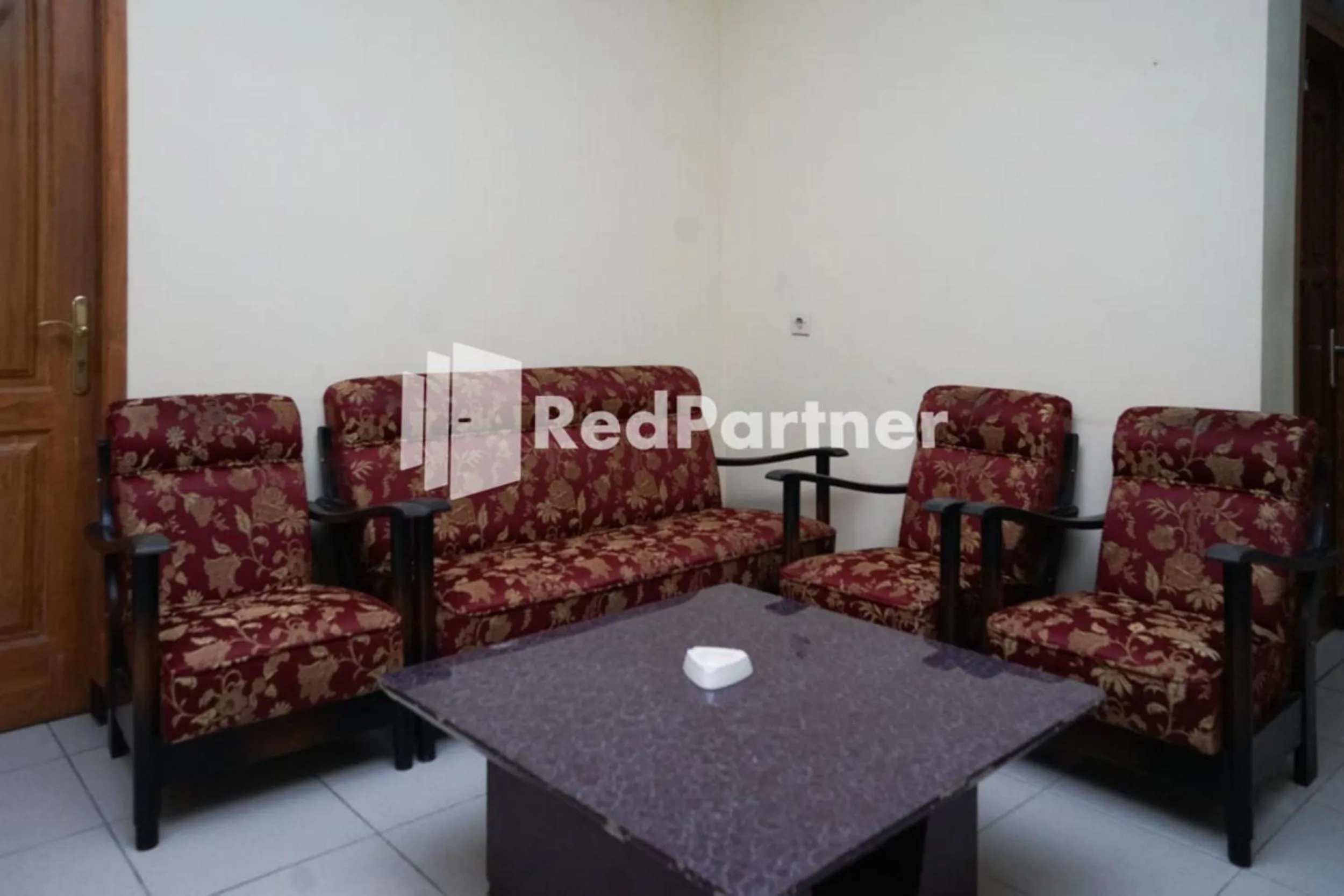 Living room in Villa Handayani Songgoriti RedPartner