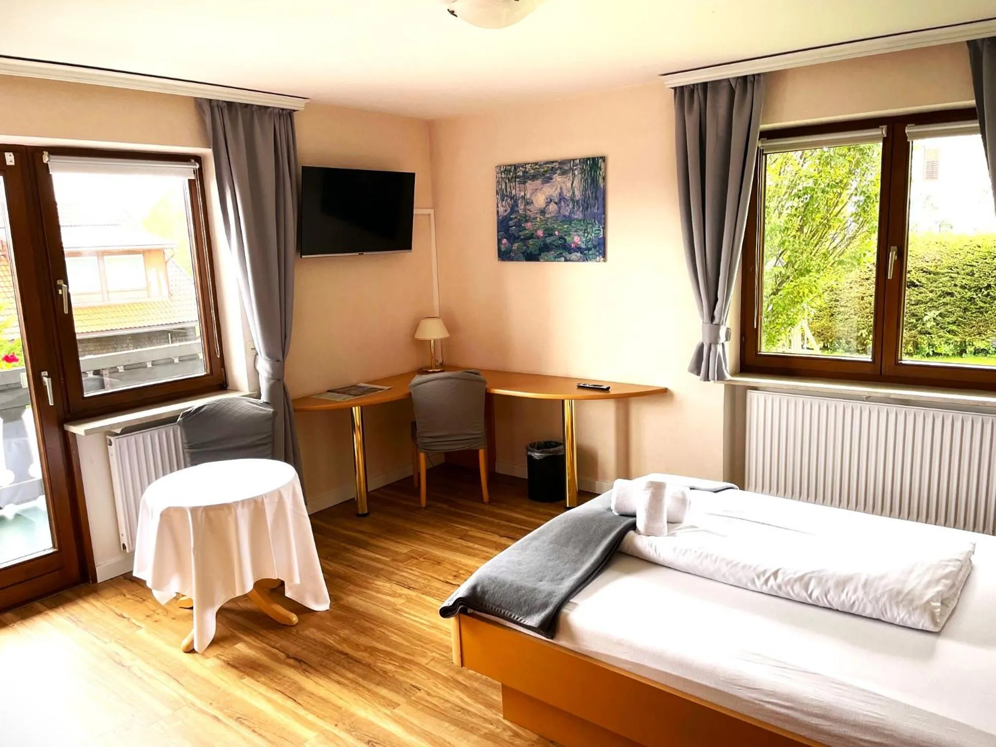Seating area, Bed in Hotel Bergstätter Hof