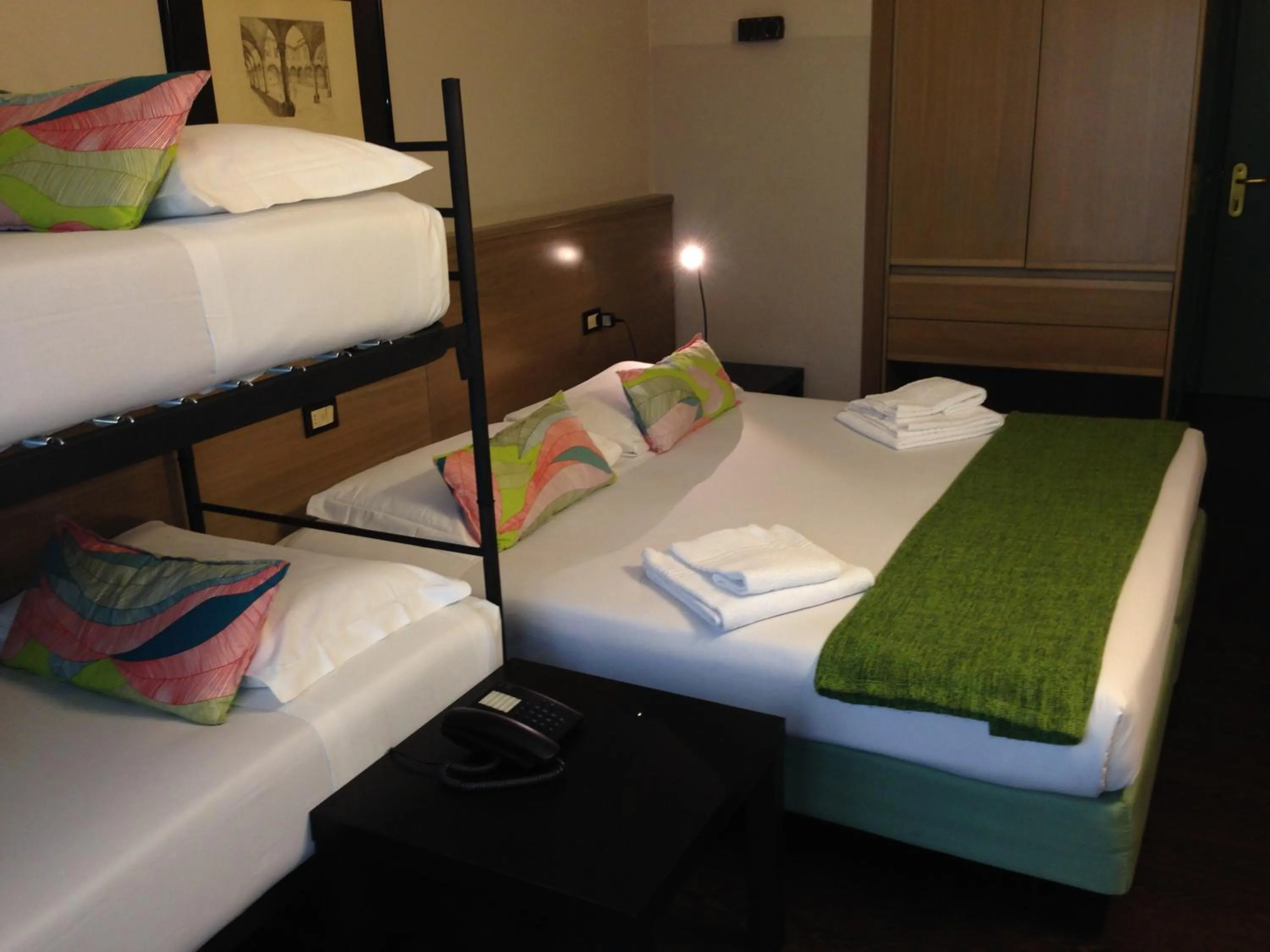 bunk bed, Bed in Hotel Forum