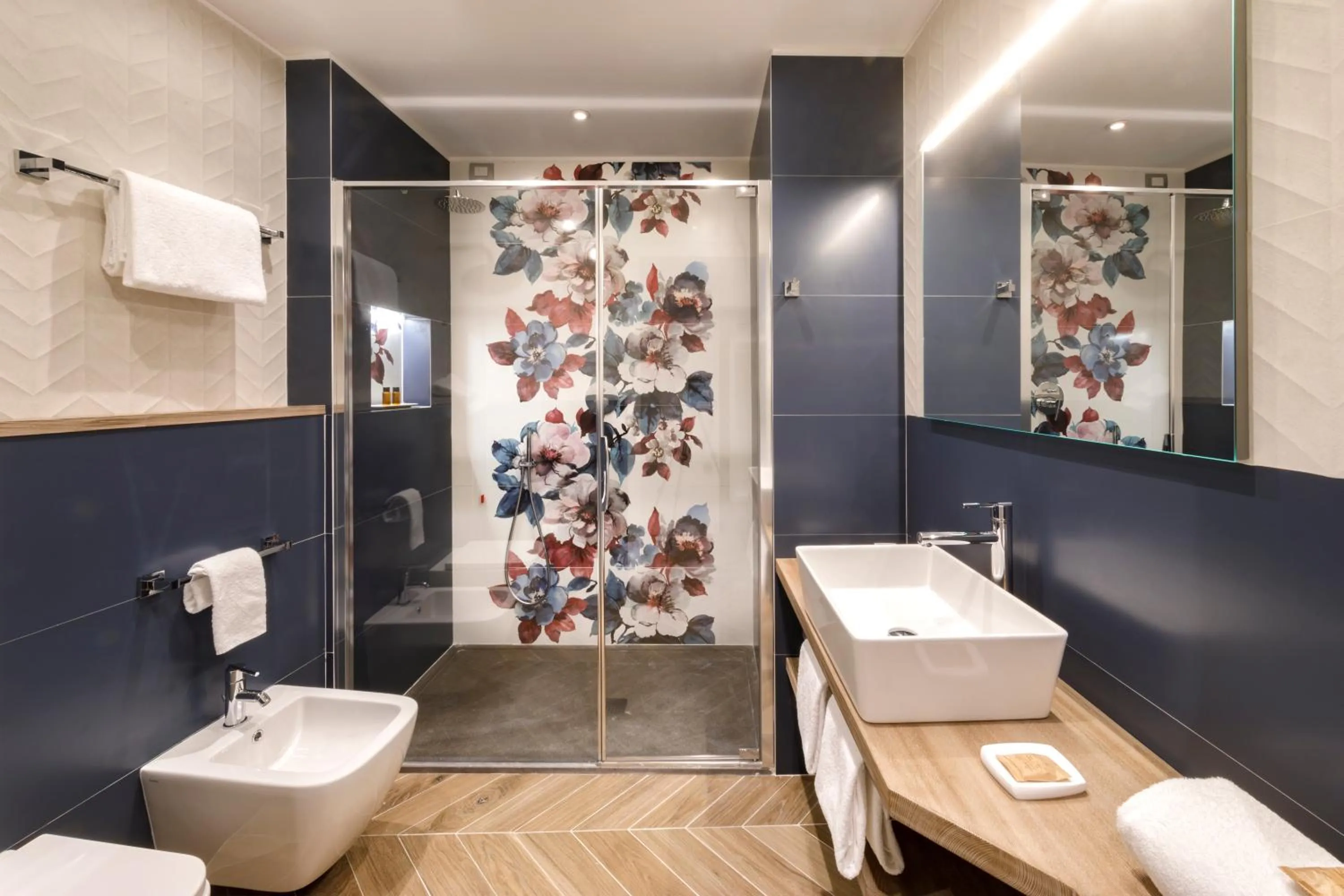 Shower in Hotel Baylle