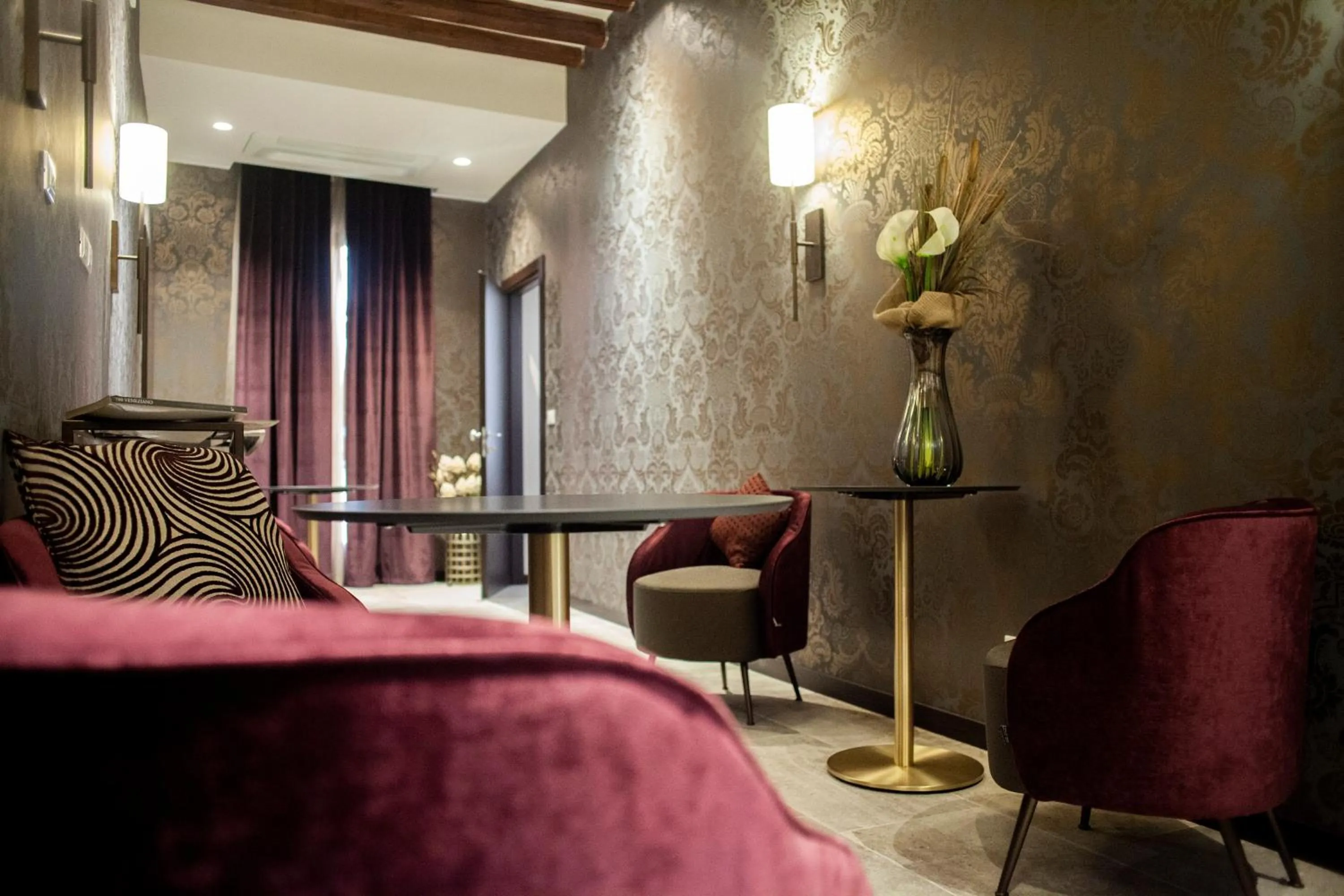 Lobby or reception in Alle Guglie Boutique Hotel