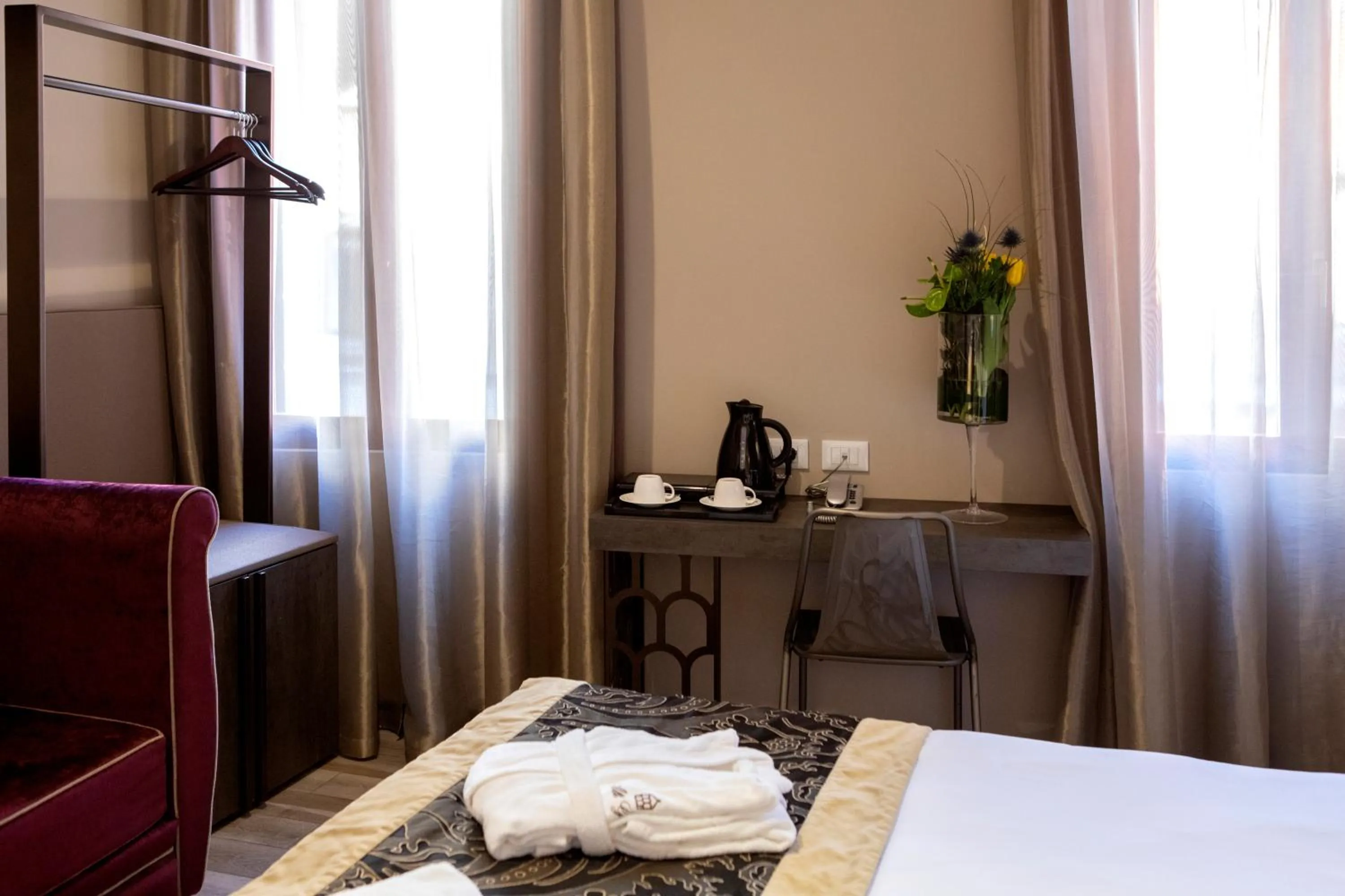 Photo of the whole room, Bed in Alle Guglie Boutique Hotel