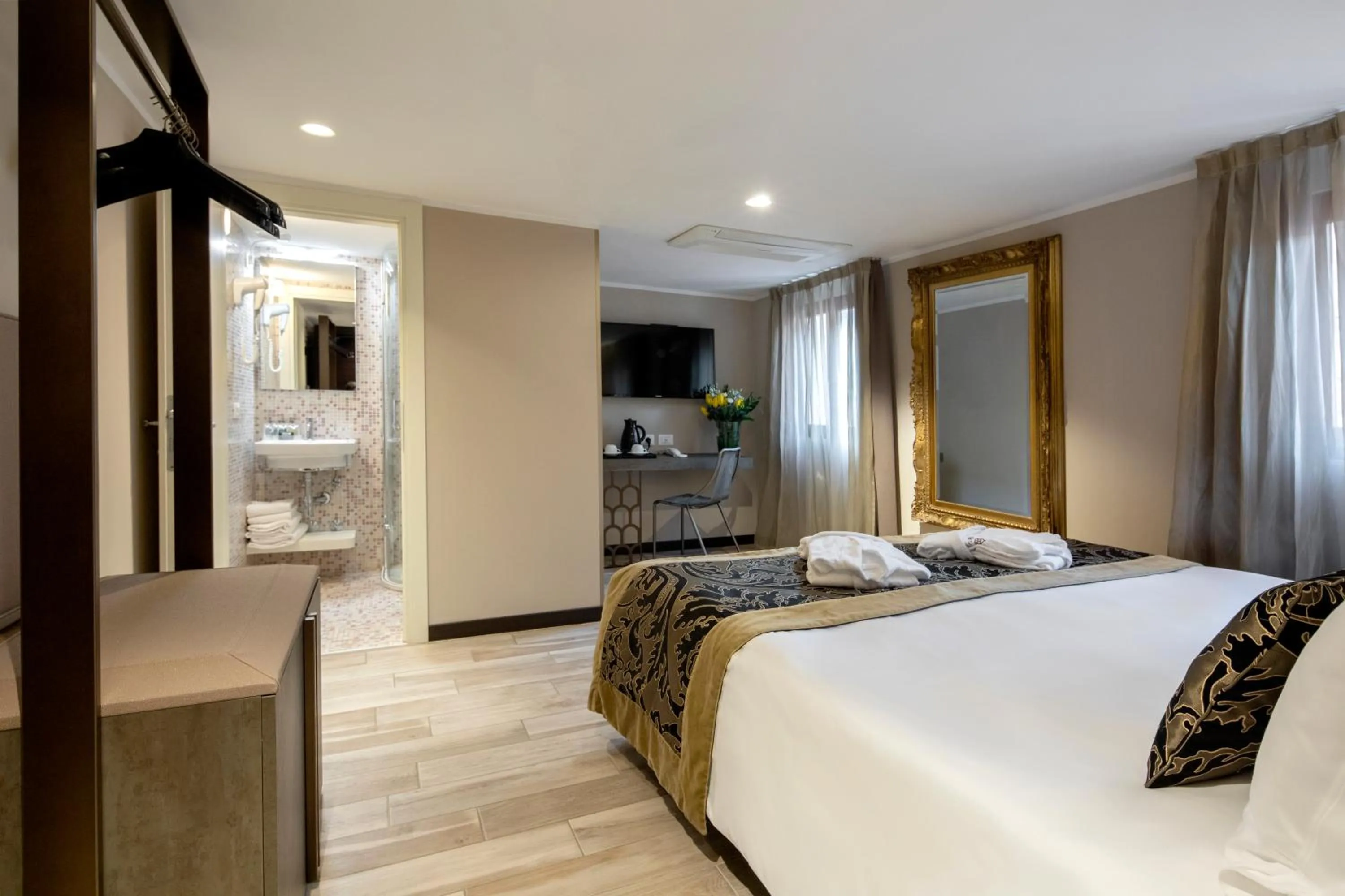 Bed in Alle Guglie Boutique Hotel