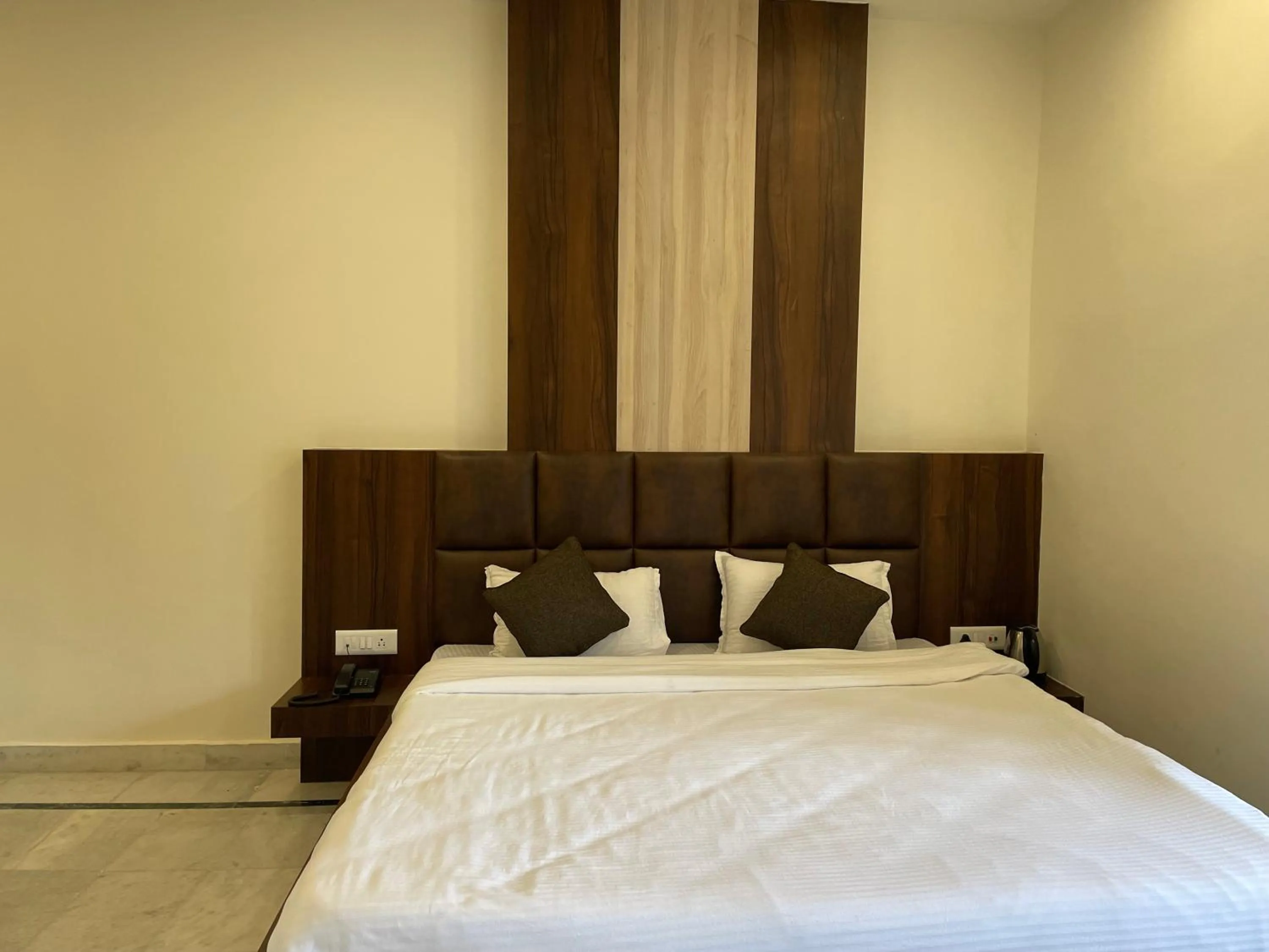 Bed in Hotel Royal Embassy