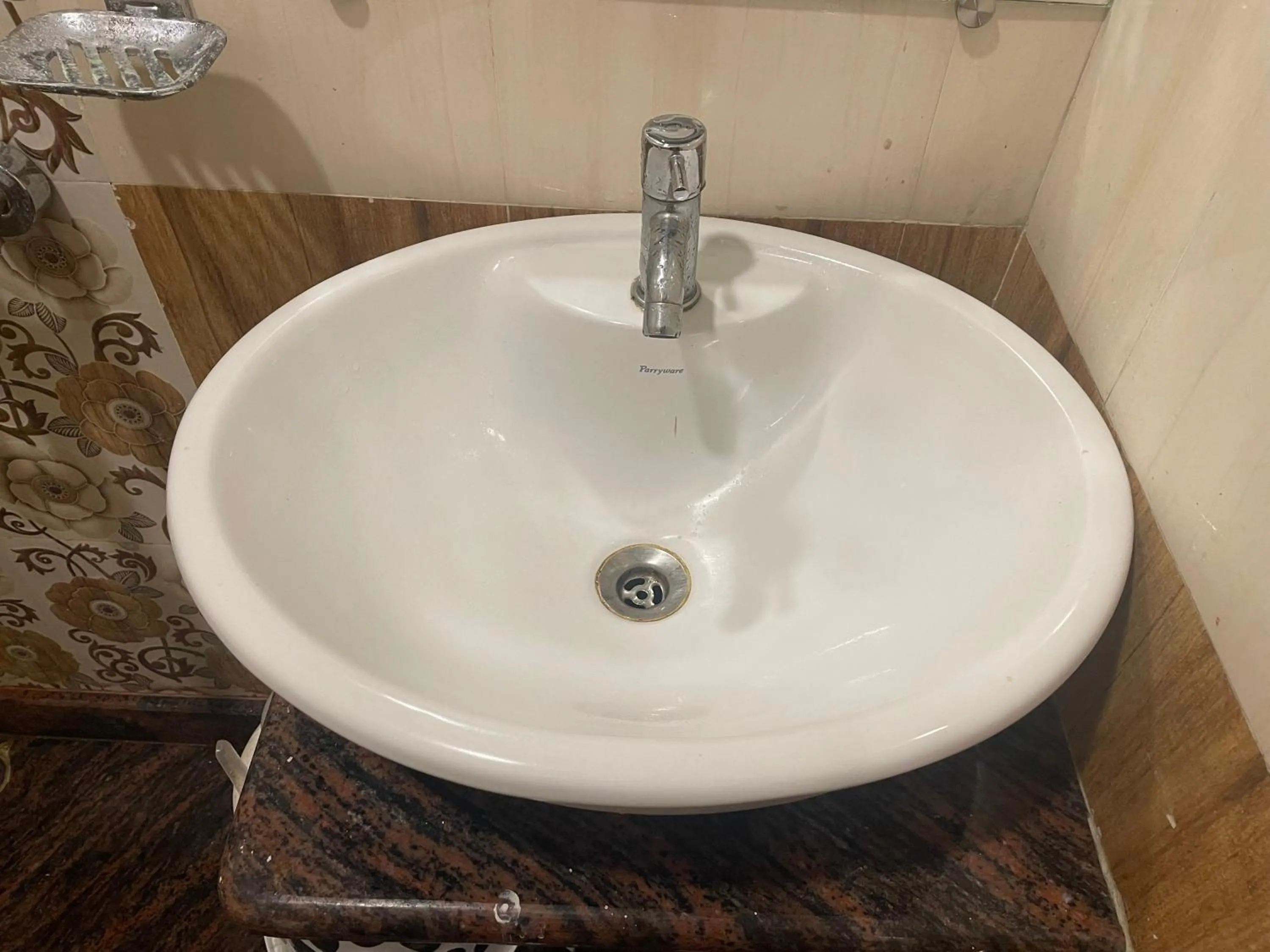 Bathroom in Hotel Royal Embassy