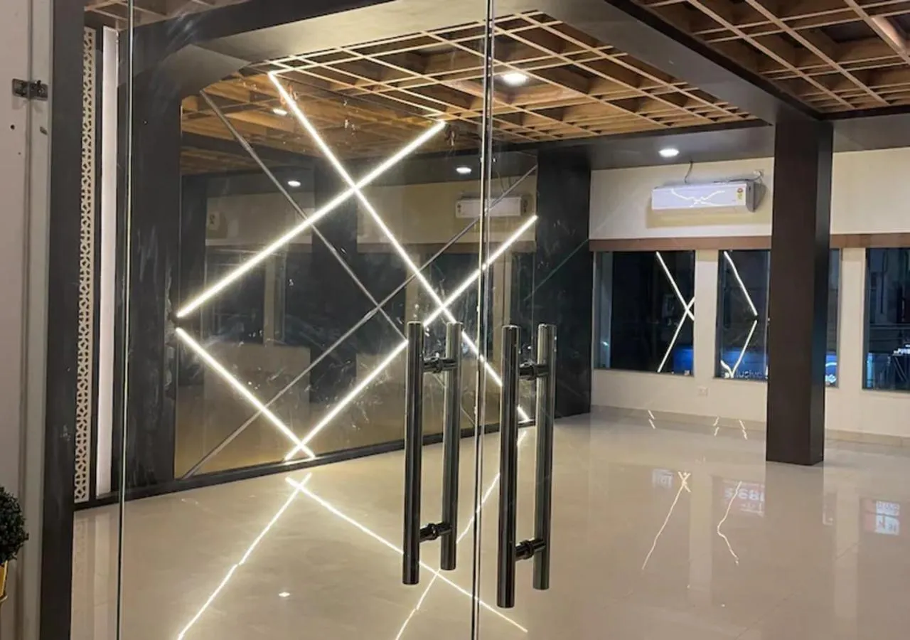 Facade/entrance in Hotel Royal Embassy