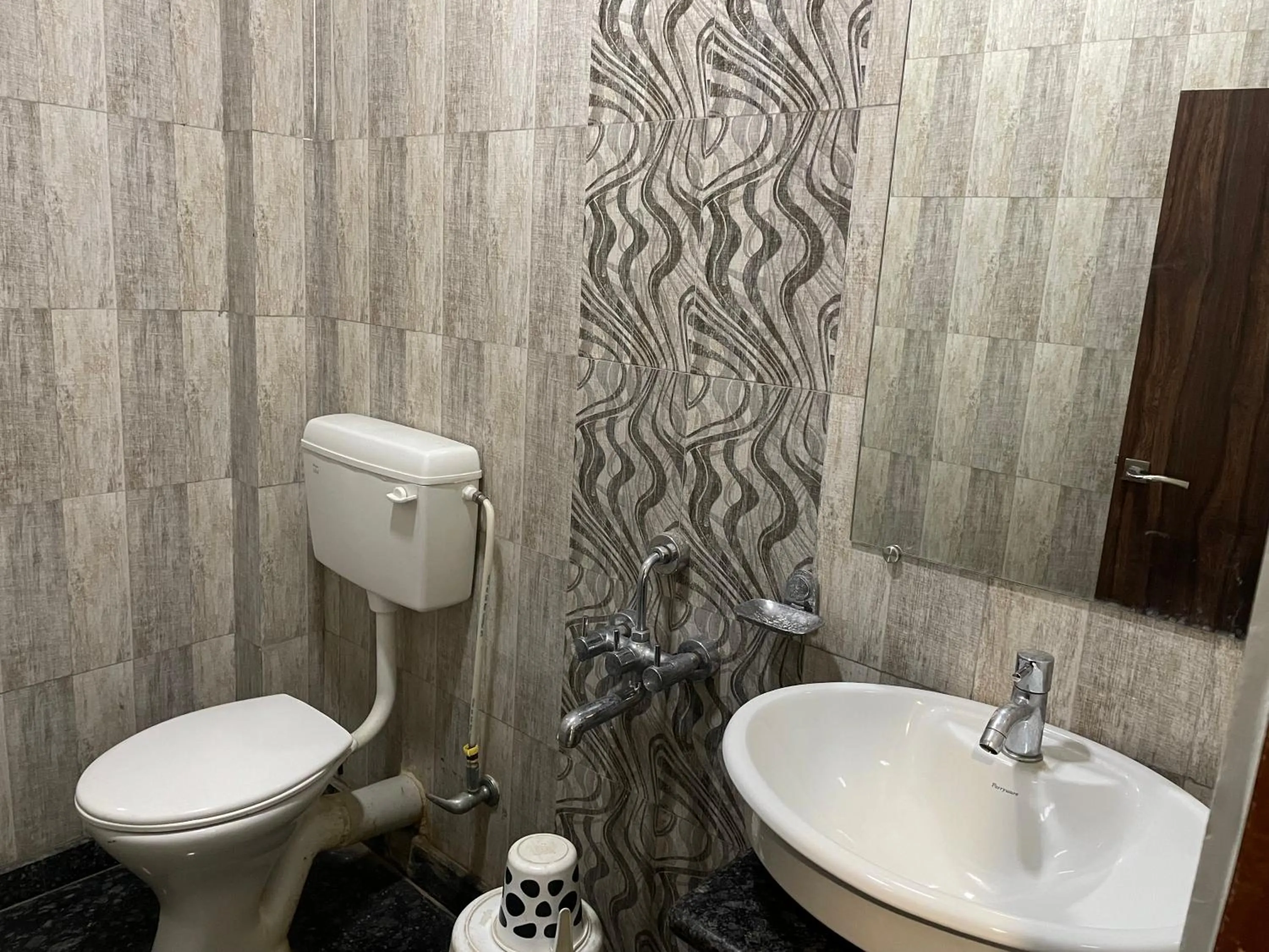 Bathroom in Hotel Royal Embassy