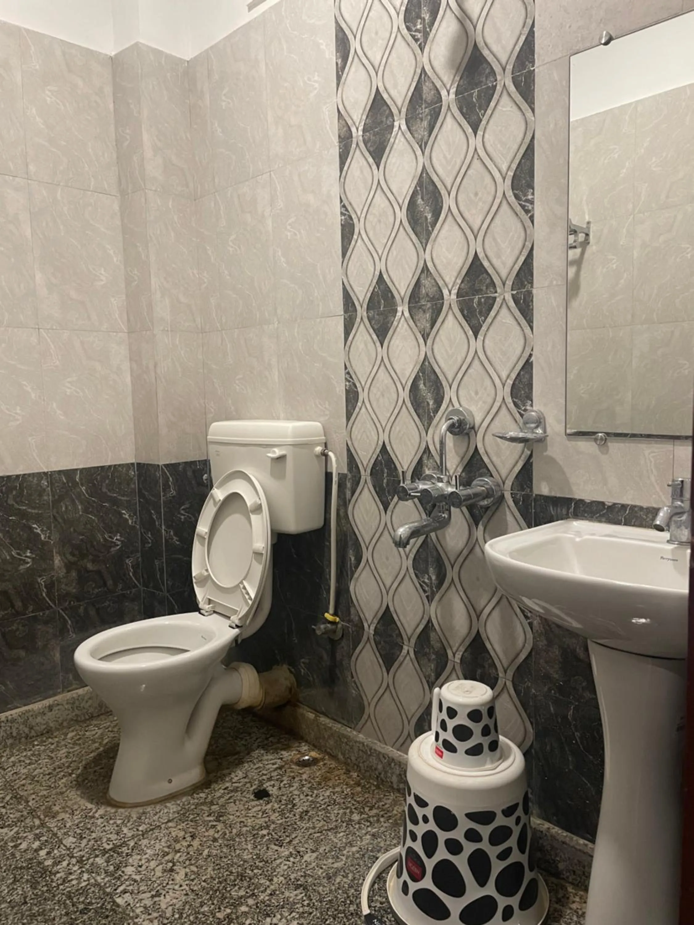 Bathroom in Hotel Royal Embassy