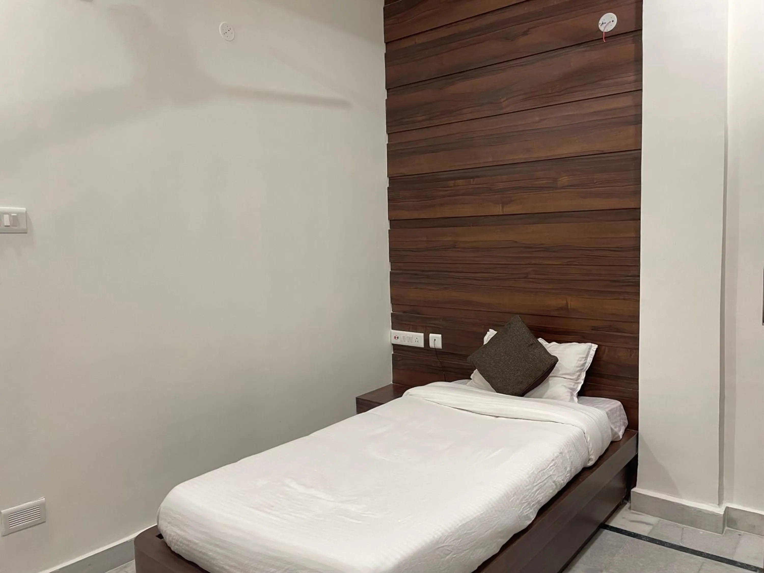 Bed in Hotel Royal Embassy