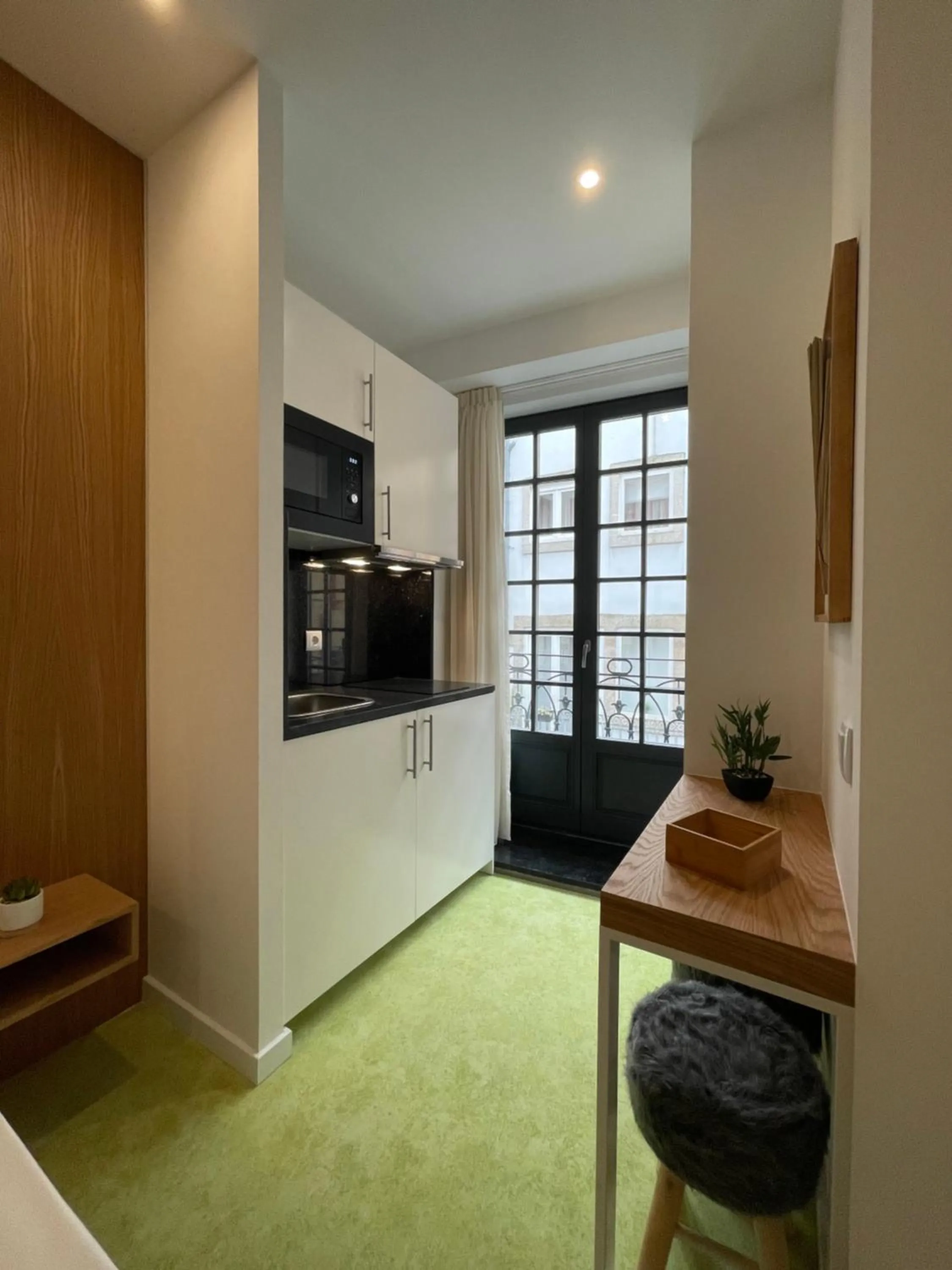 Kitchen or kitchenette in MyStay Porto São Bento