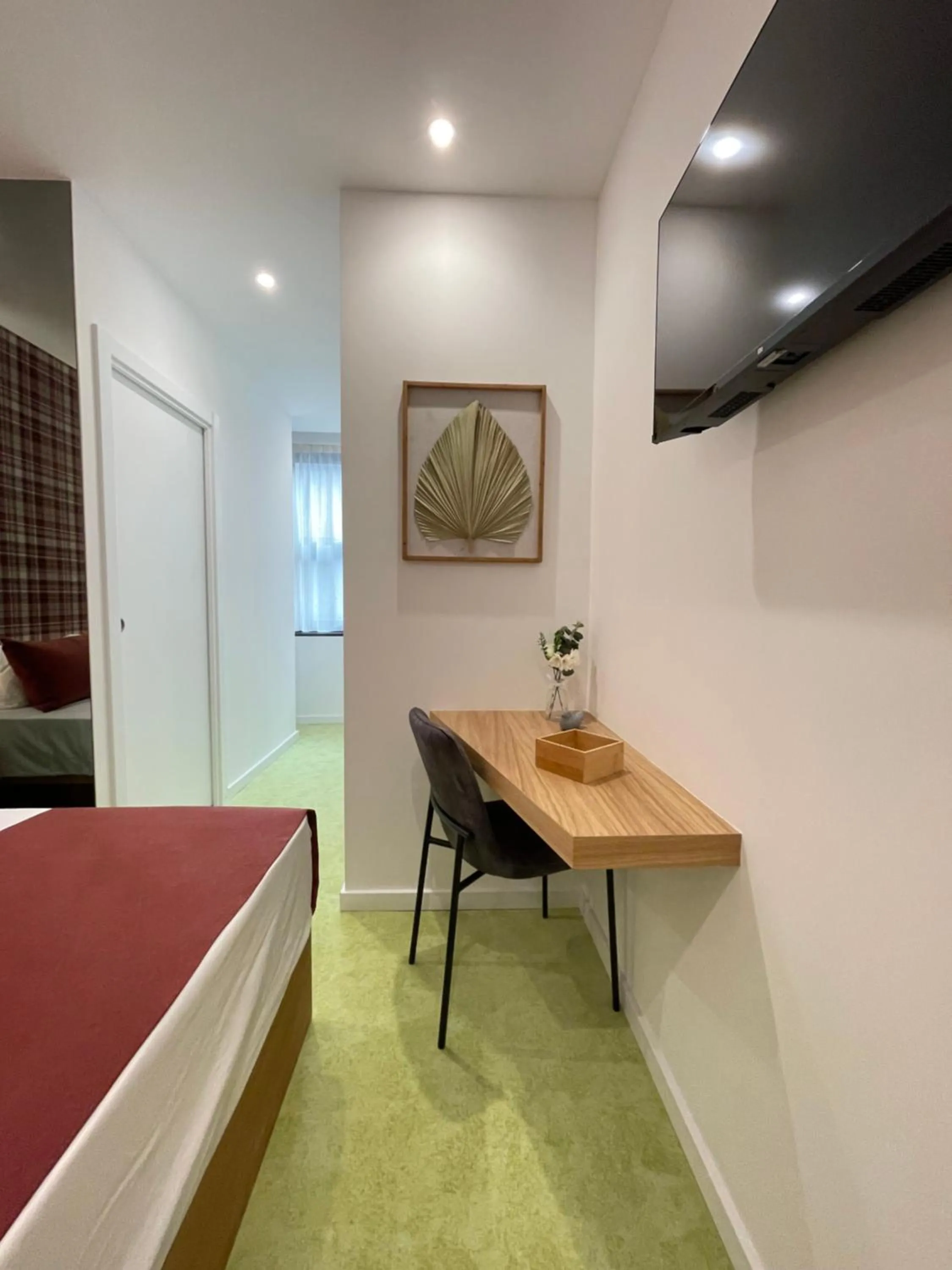 TV and multimedia, Bed in MyStay Porto São Bento