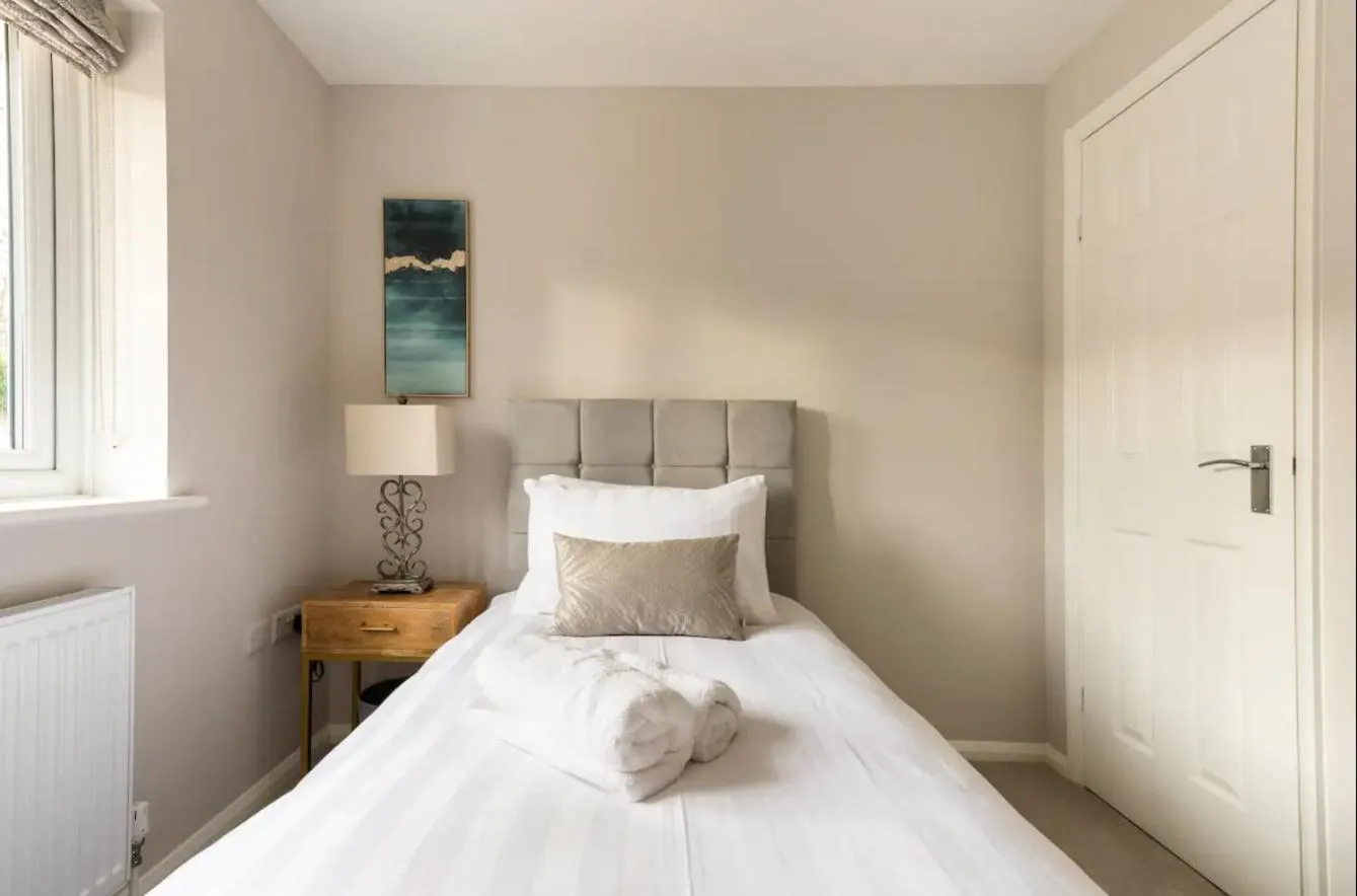 Bedroom, Bed in Virginia Water Family Getaway