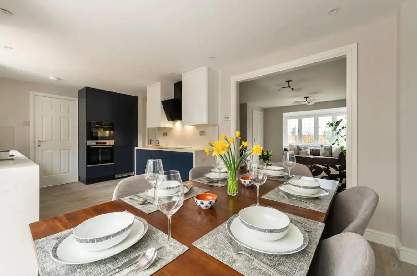 Dining area in Virginia Water Family Getaway