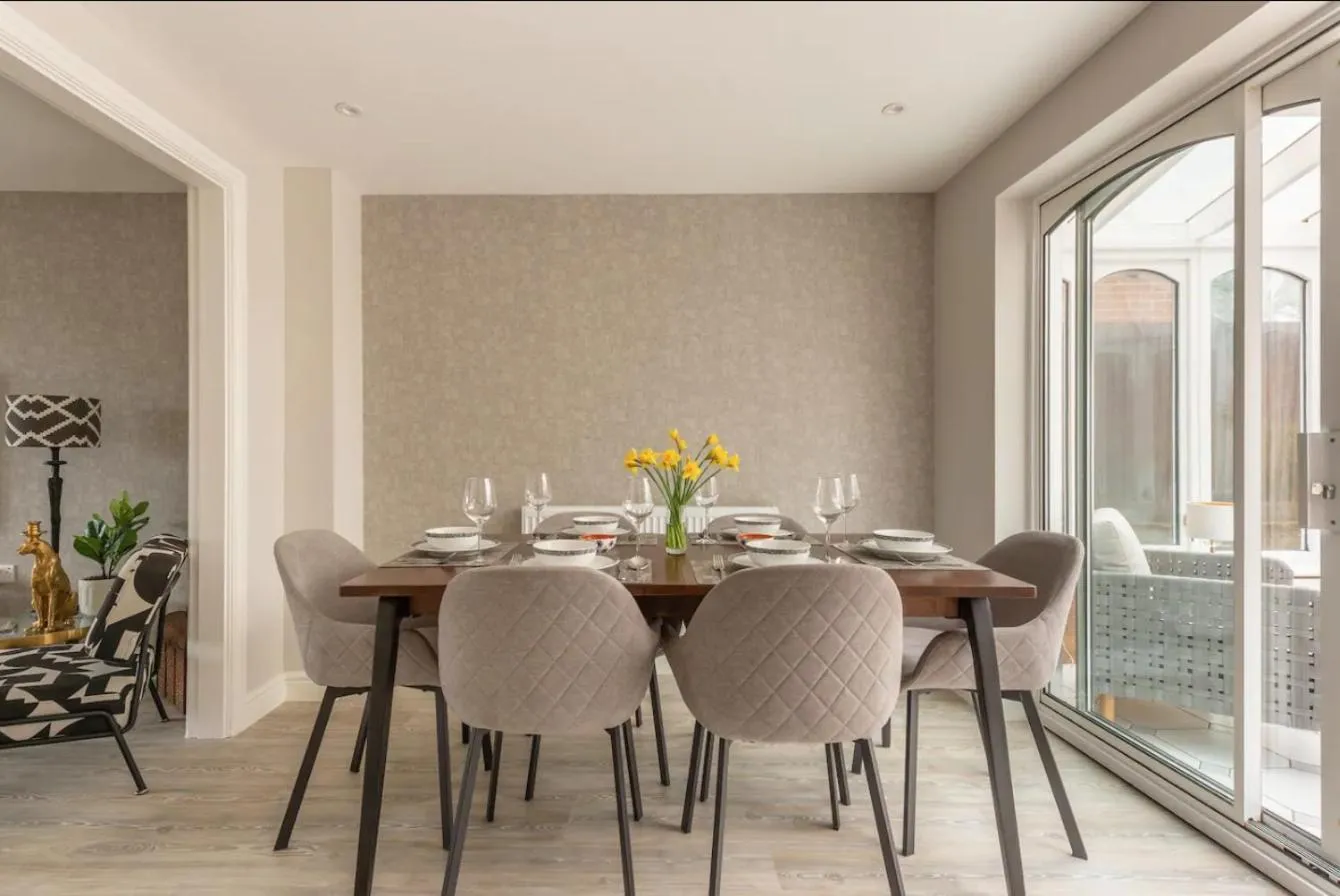 Dining area in Virginia Water Family Getaway