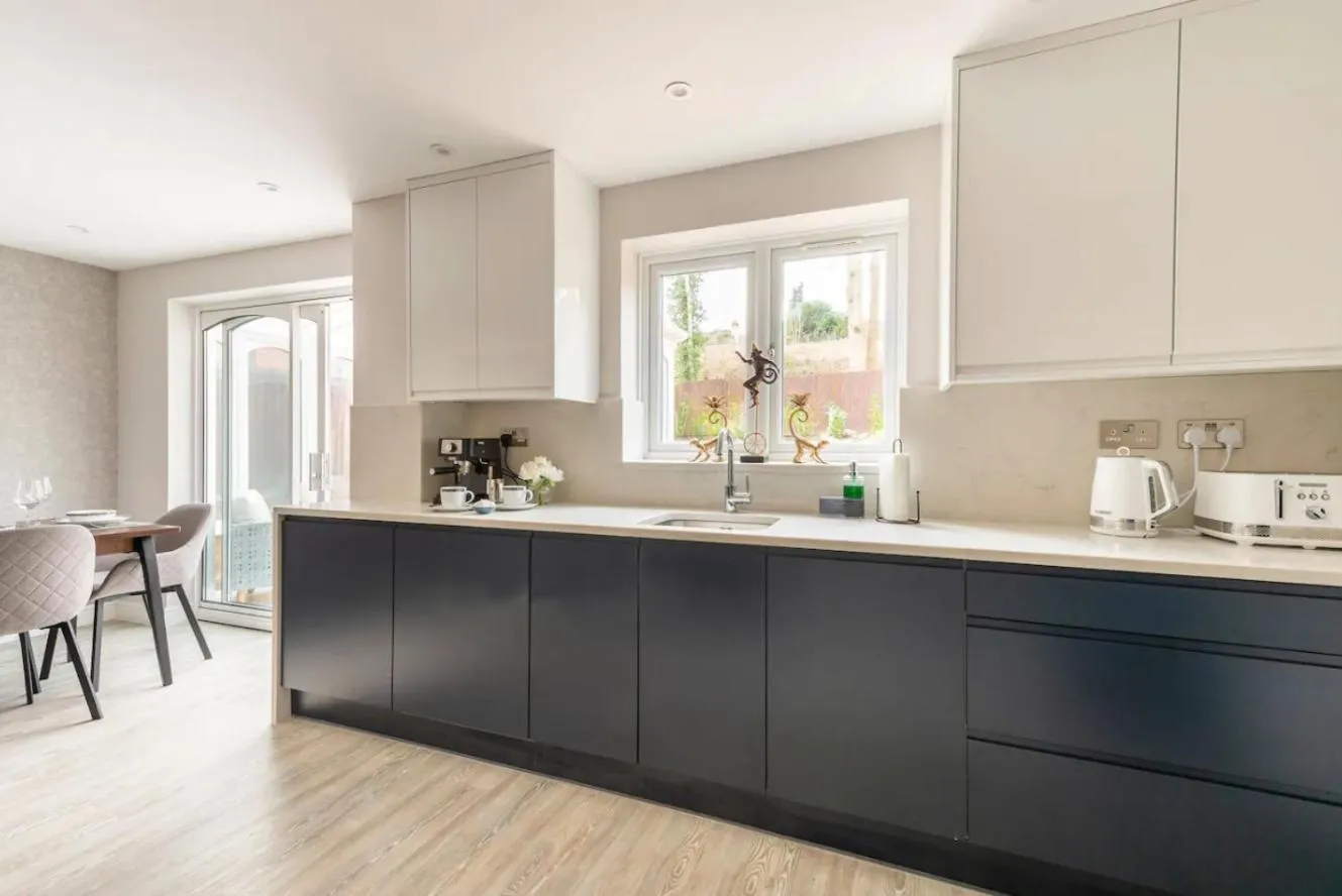 Kitchen or kitchenette in Virginia Water Family Getaway