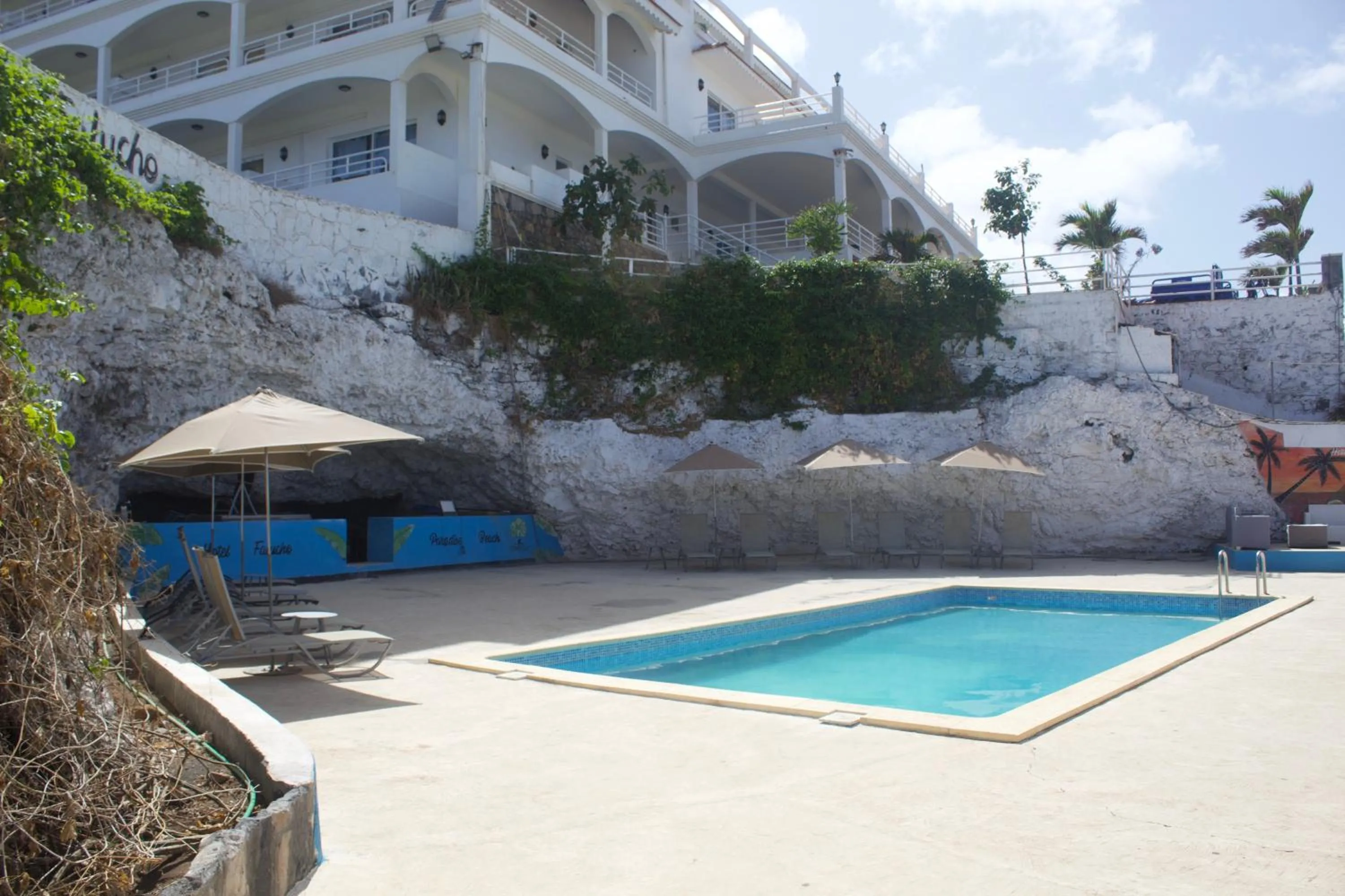 Falucho Paradise Beach