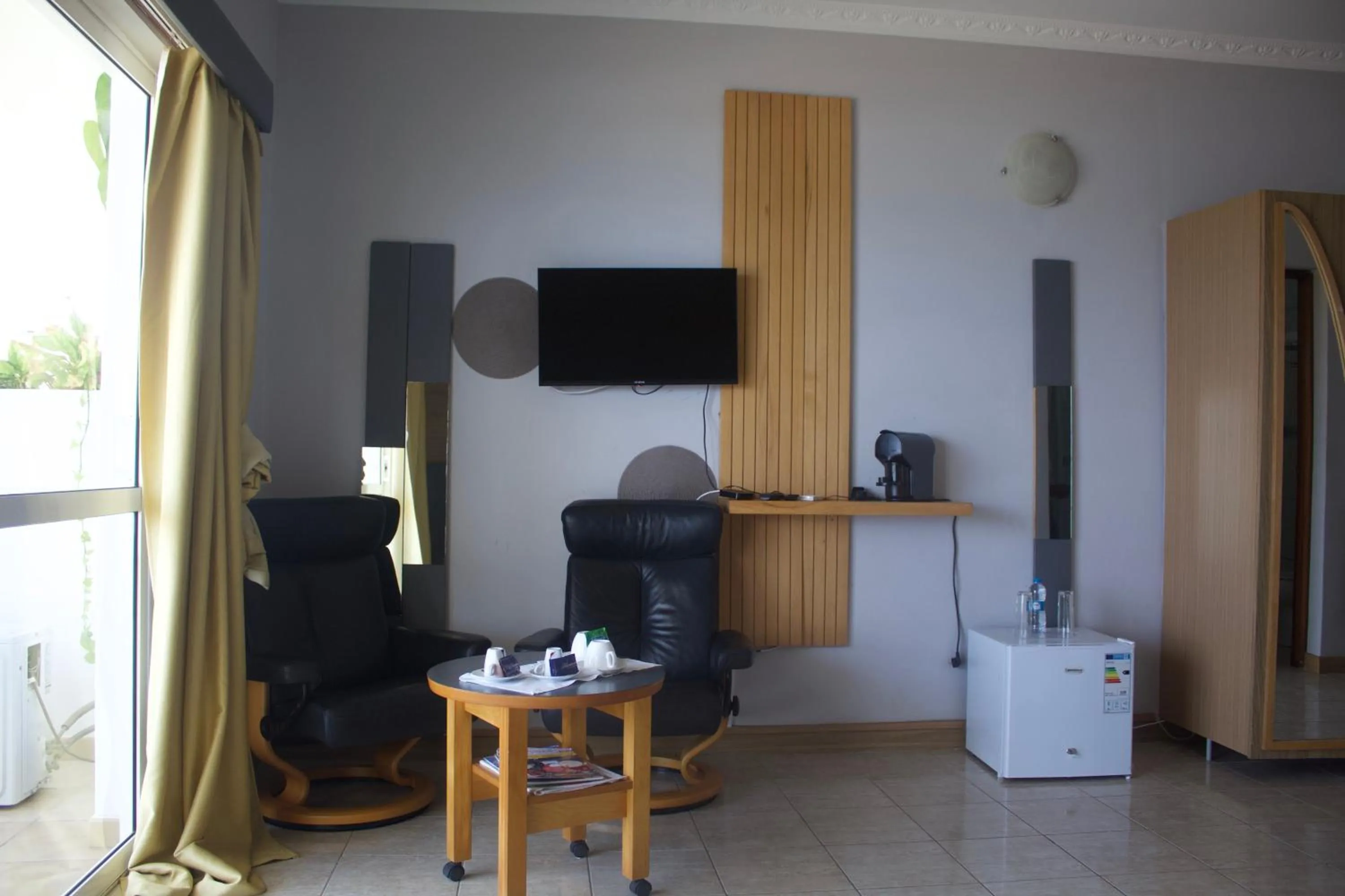 Falucho Paradise Beach