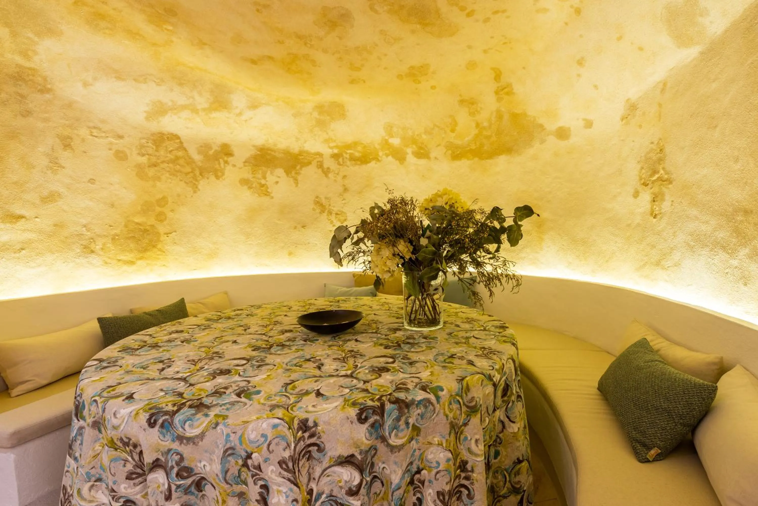 Dining area, Bed in Casa Aura Hotel