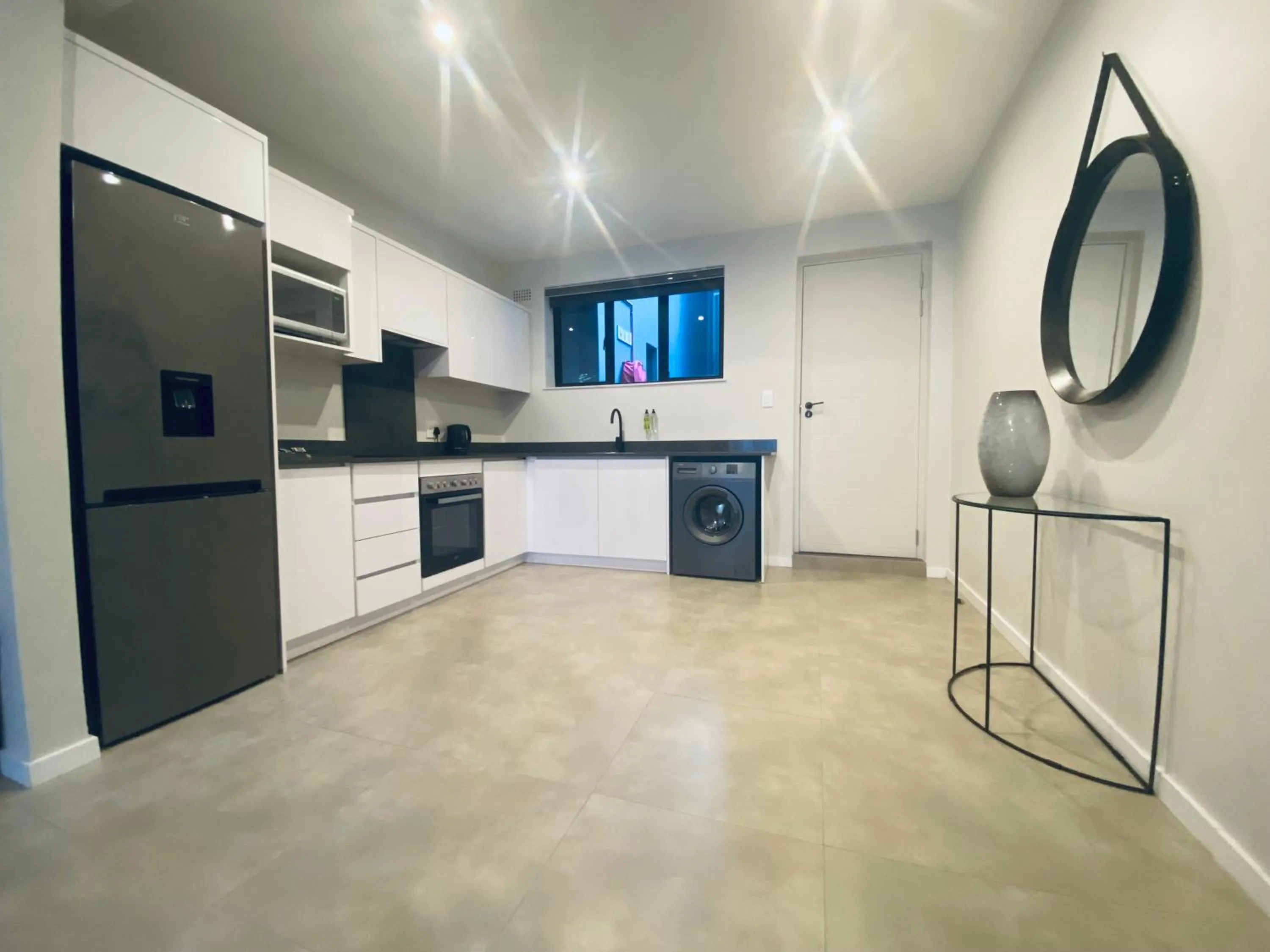 Kitchen or kitchenette in MINT Apartments Greenside