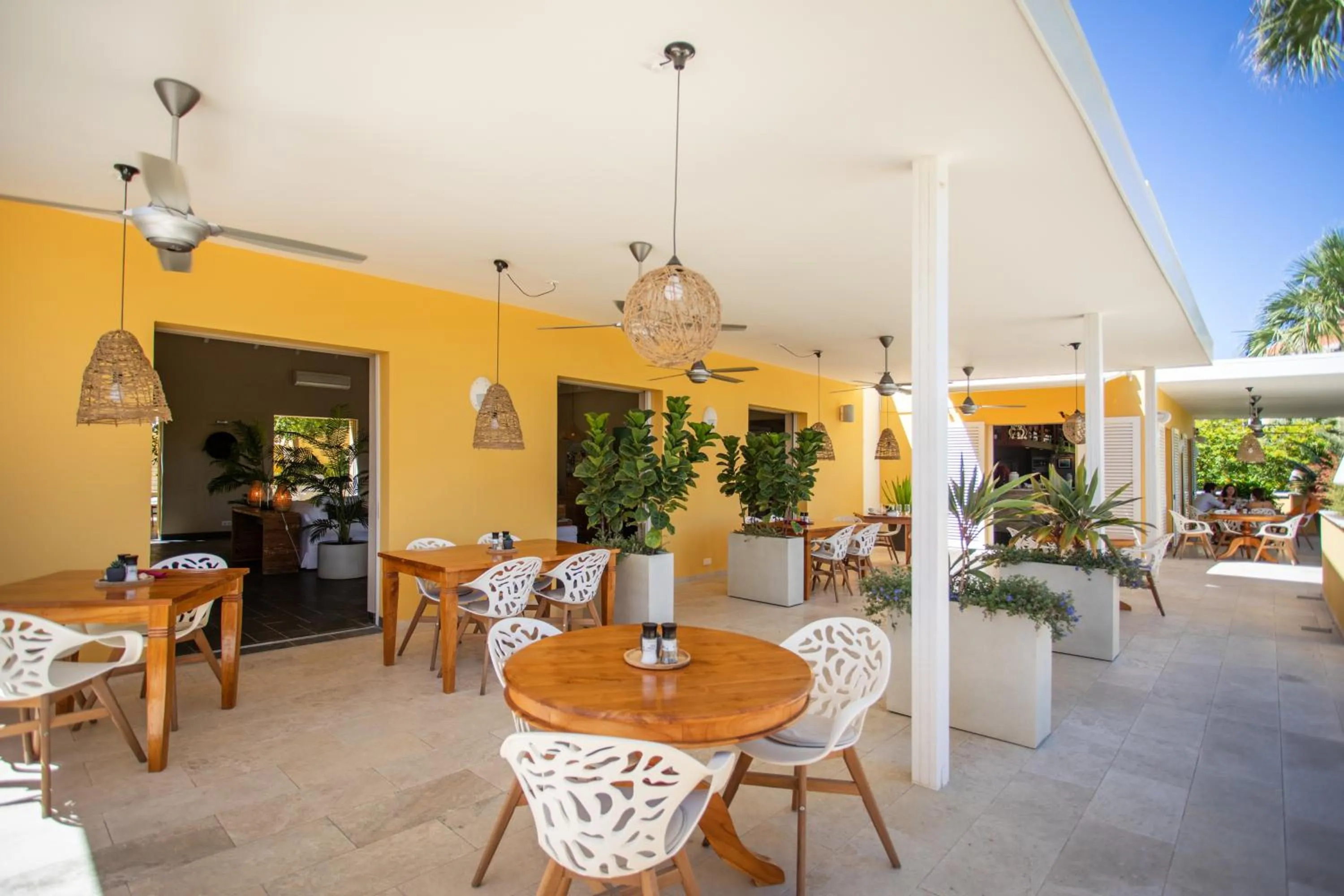 Restaurant/places to eat in Blue Bay - The Reef