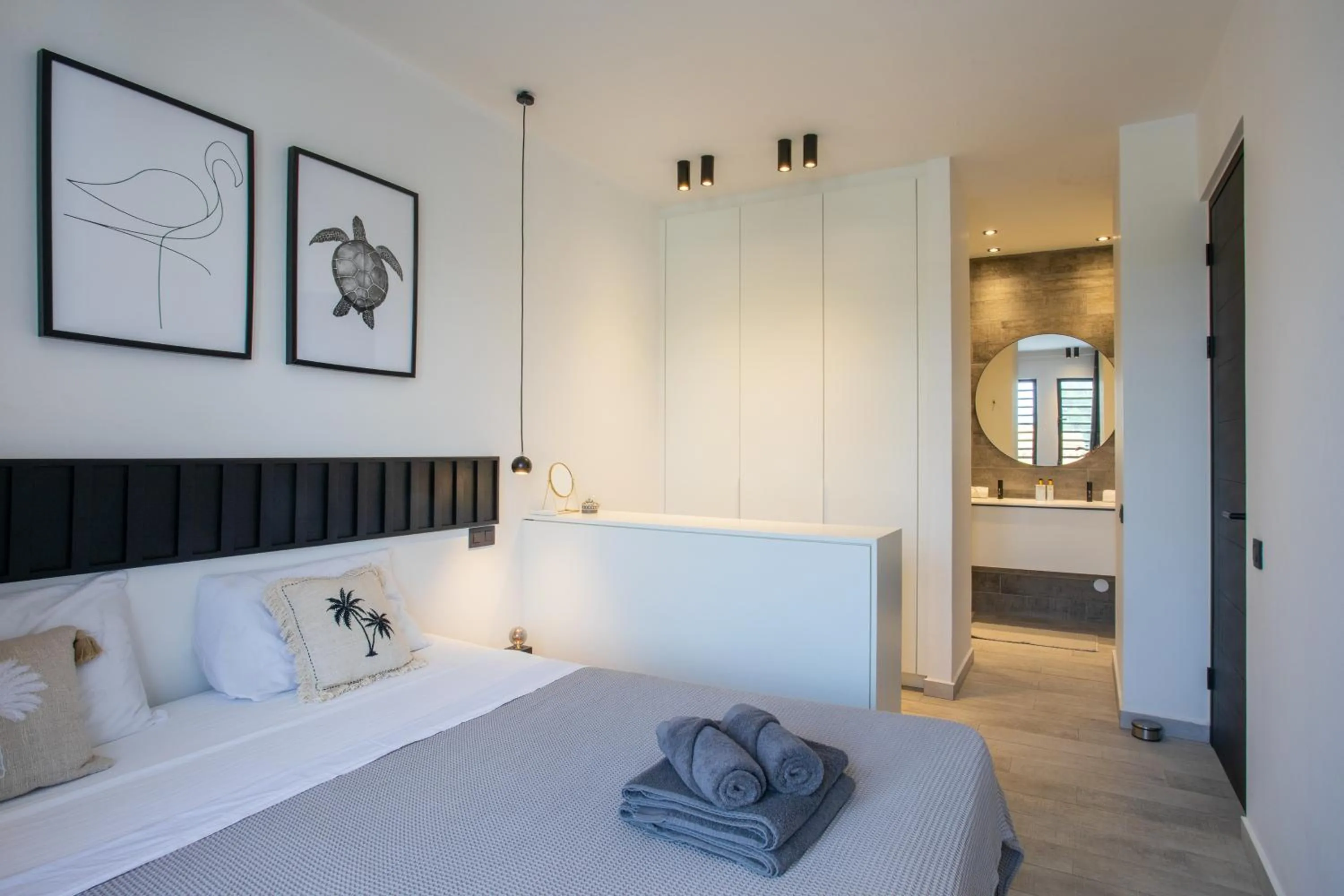 Bedroom, Bed in Blue Bay - The Reef