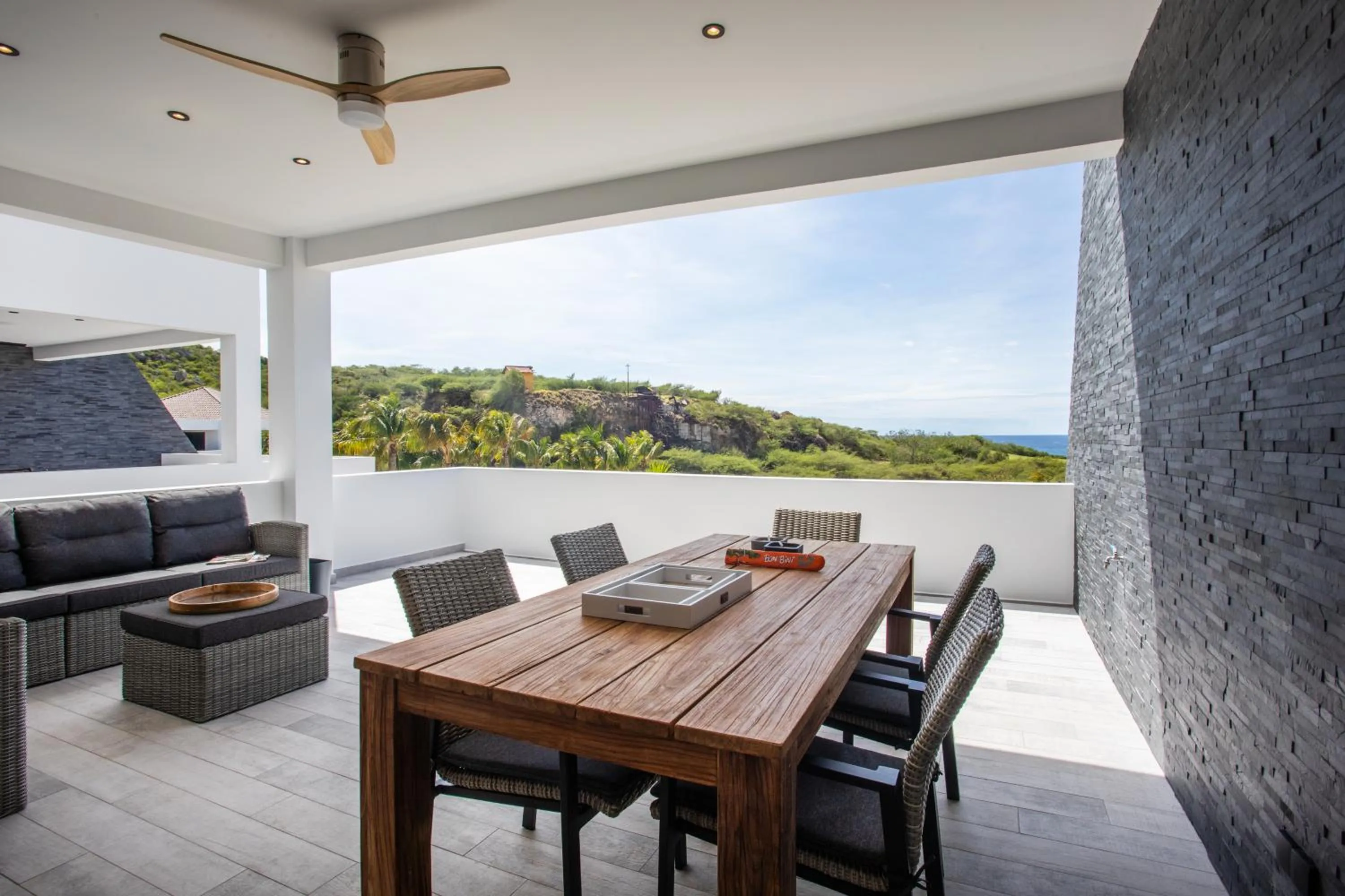 Dining area in Blue Bay - The Reef