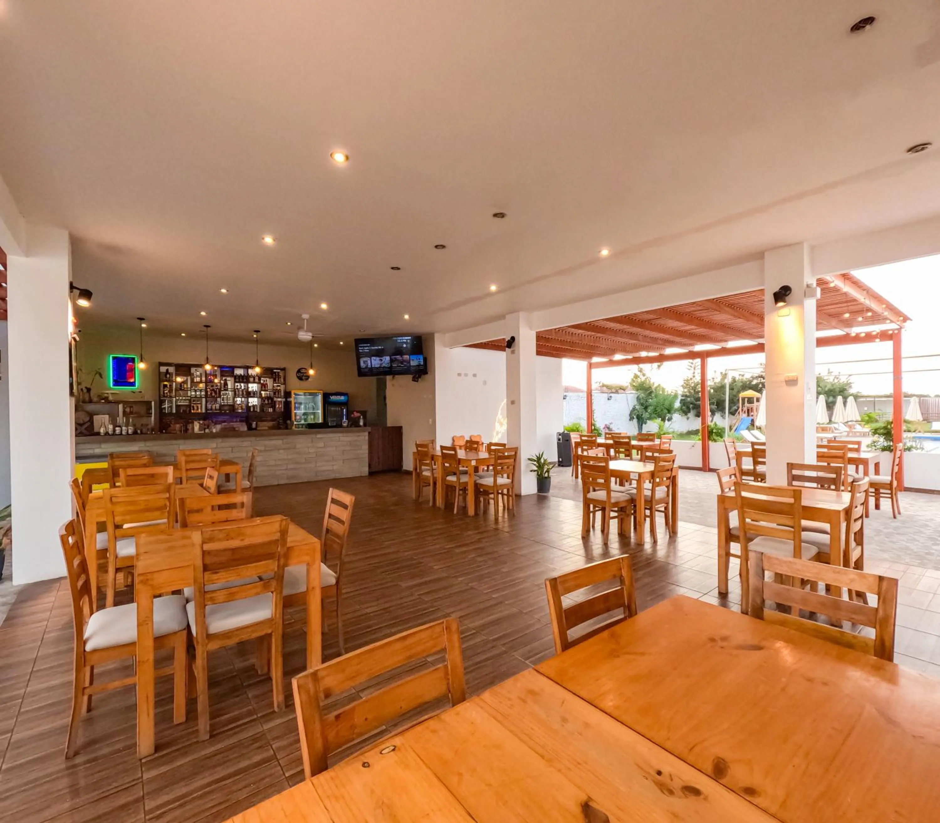 Restaurant/places to eat in Hotel La Colina