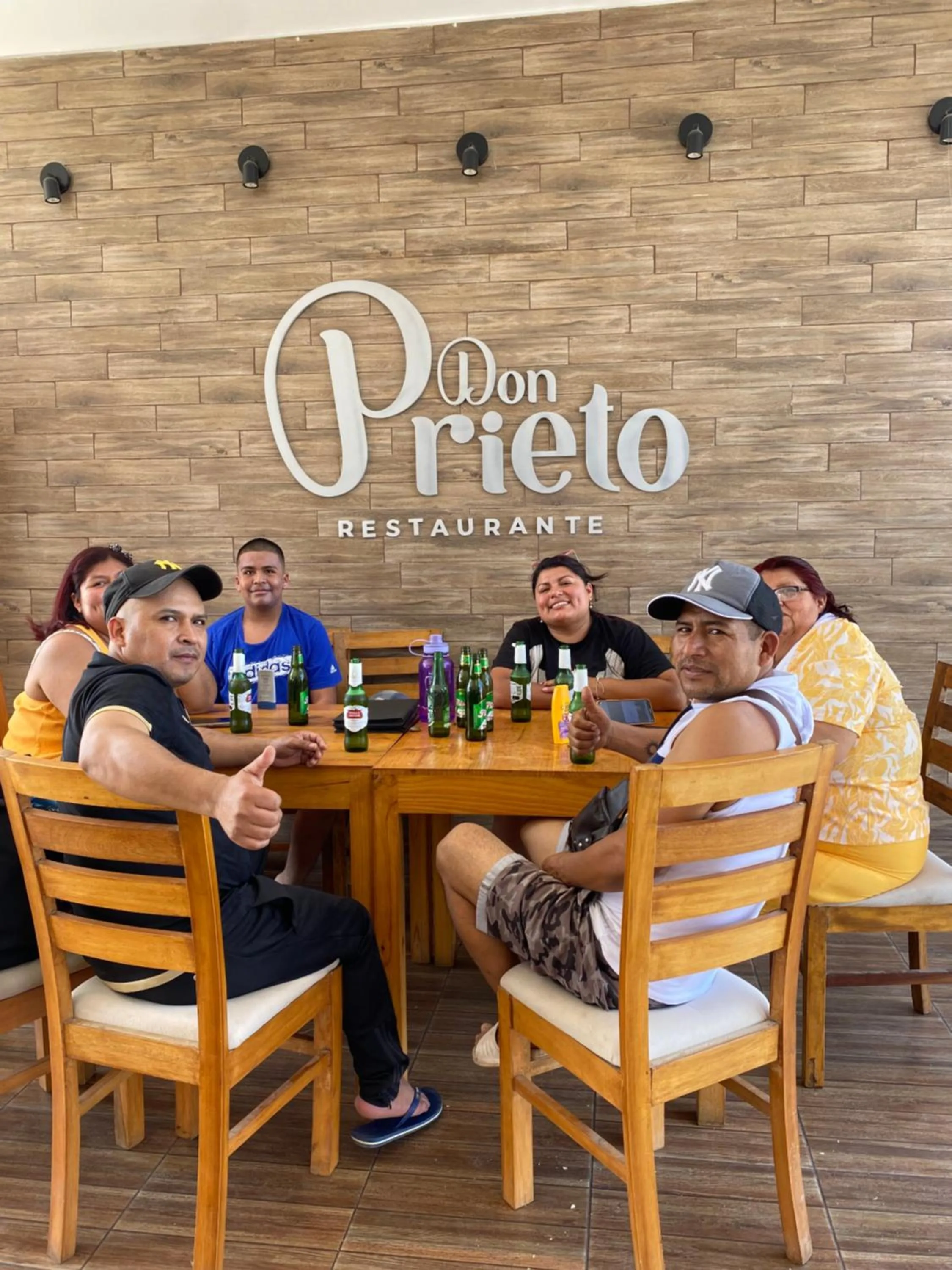 Restaurant/places to eat in Hotel La Colina