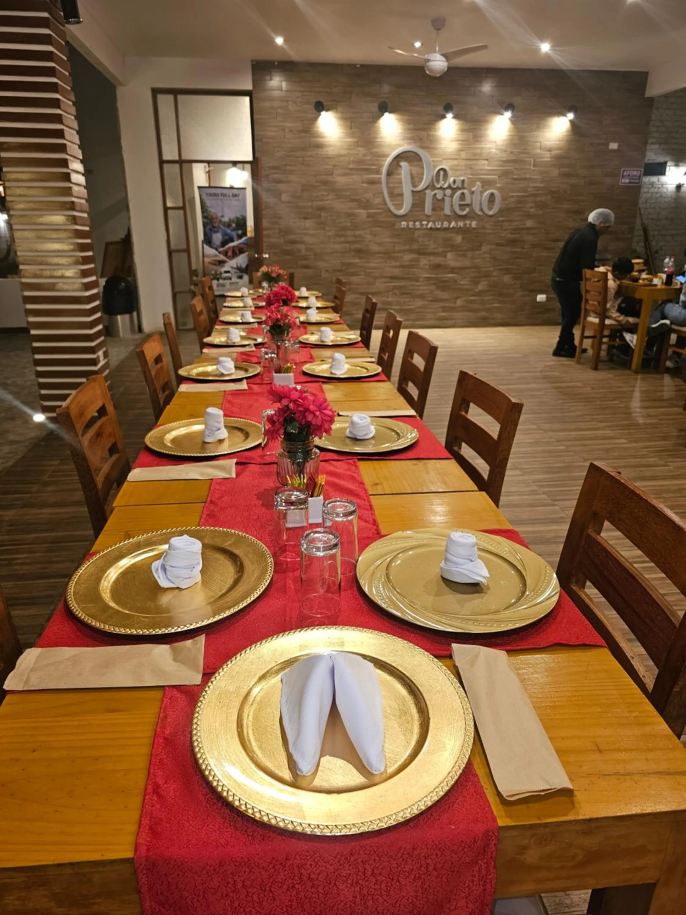 Restaurant/places to eat in Hotel La Colina