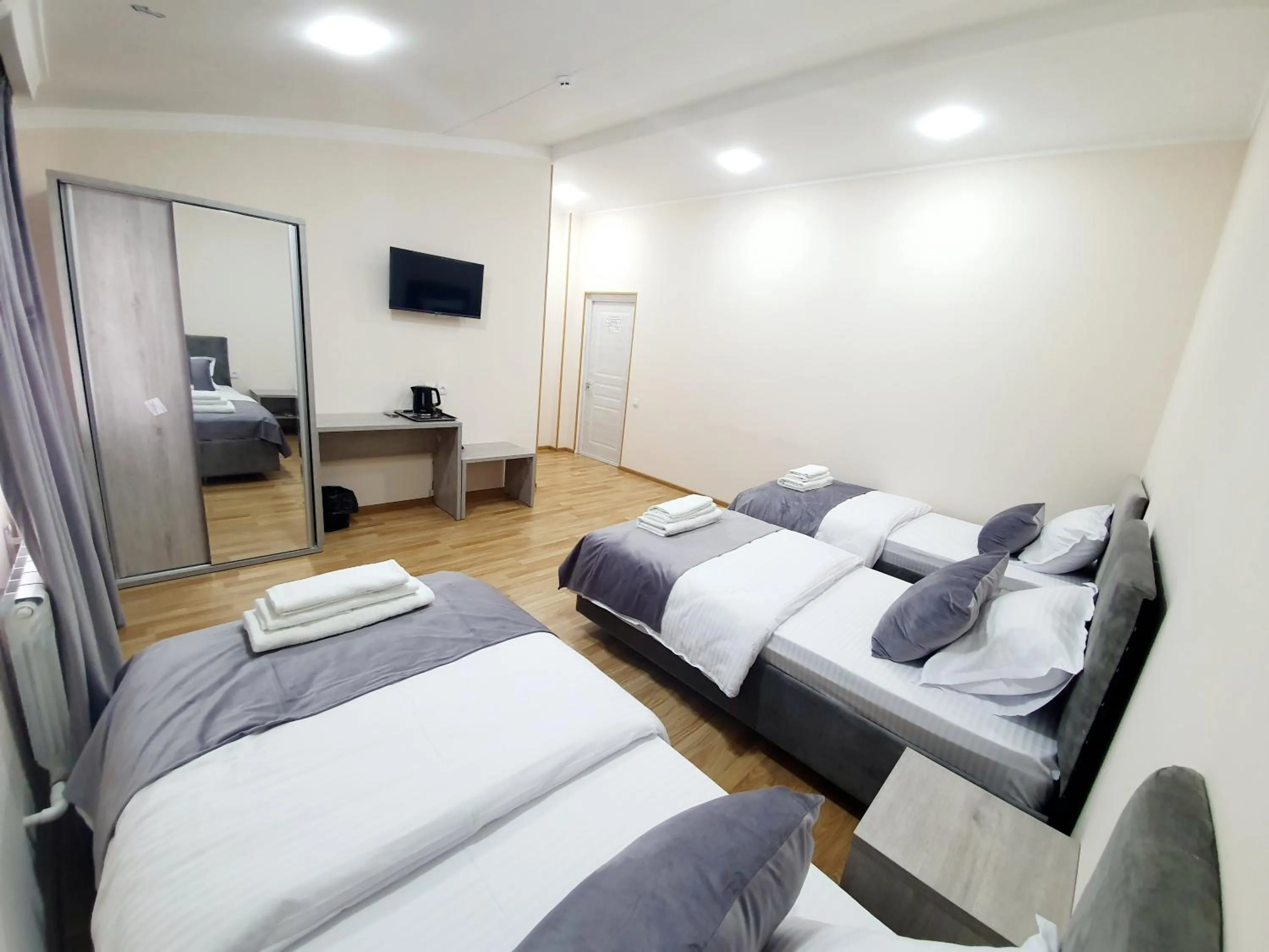 Shower, Bed in Hotel Shosh Boutique