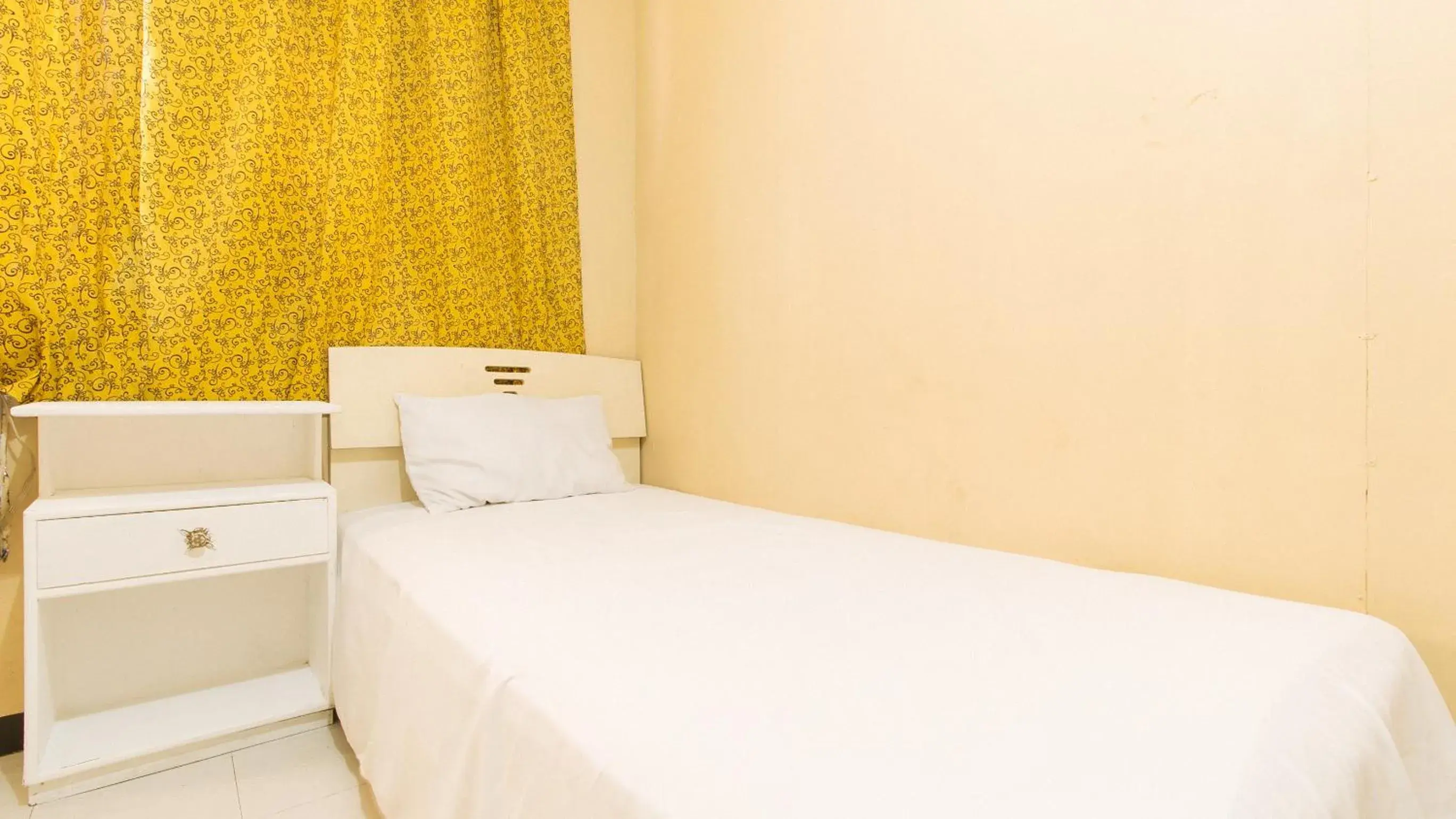 Single Room with Shared Bathroom in Villa Asuncion Country Inn and Resort Iloilo by RedDoorz Single Room with Shared Bathroom in Villa Asuncion Country Inn and Resort Iloilo by RedDoorz